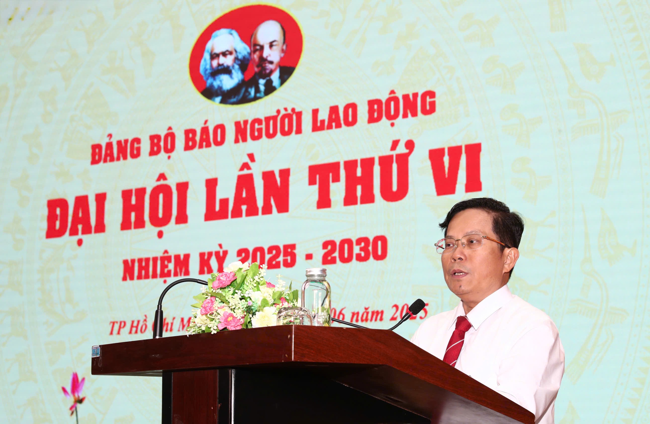 Báo Người Lao Động tổ chức thành công Đại hội Đảng bộ lần thứ VI, nhiệm kỳ 2025-2030- Ảnh 2.
