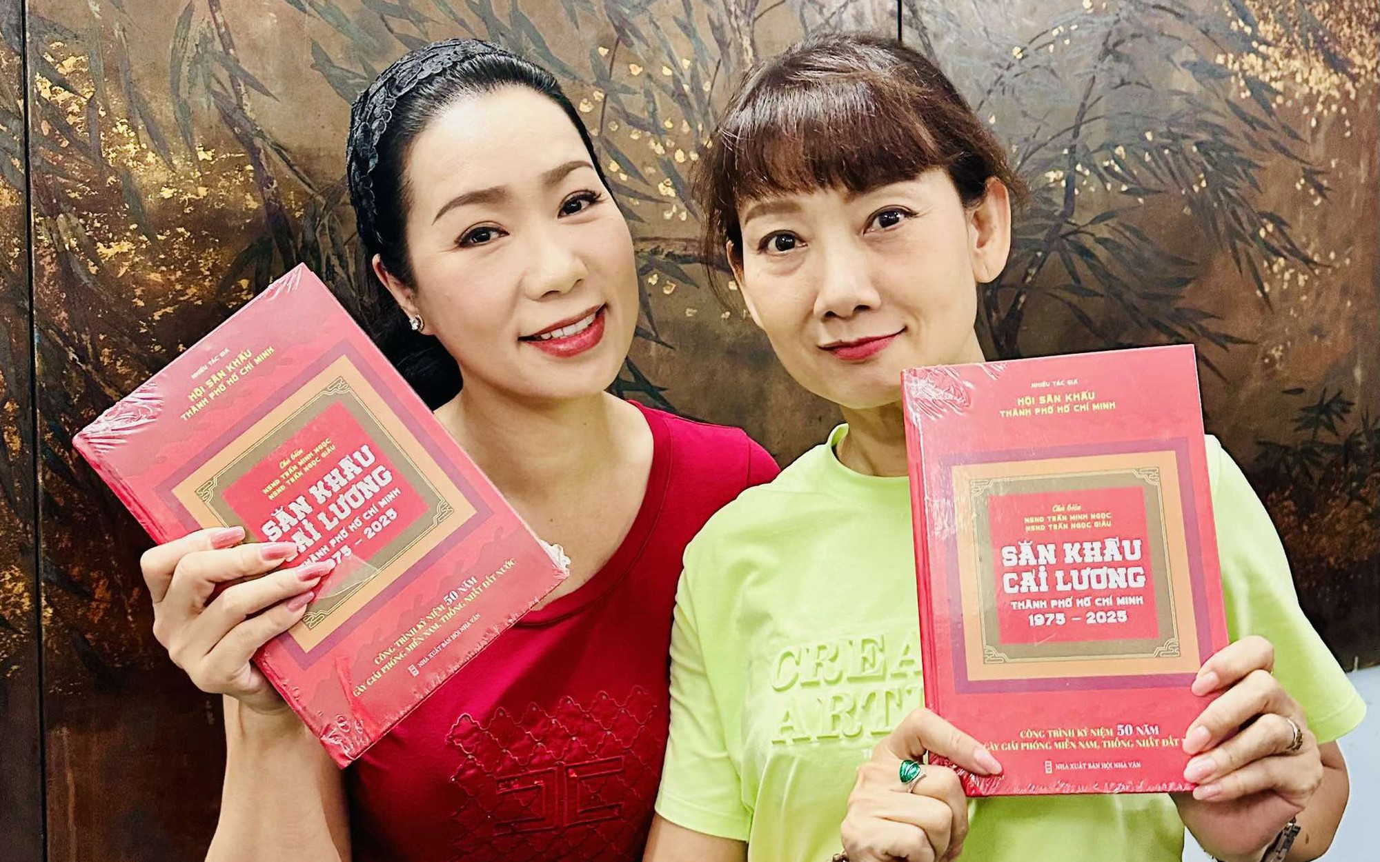 NSND Trịnh Kim Chi, Mỹ Uyên quảng bá sách "Sân khấu cải lương TP HCM giai đoạn 1975 – 2025"