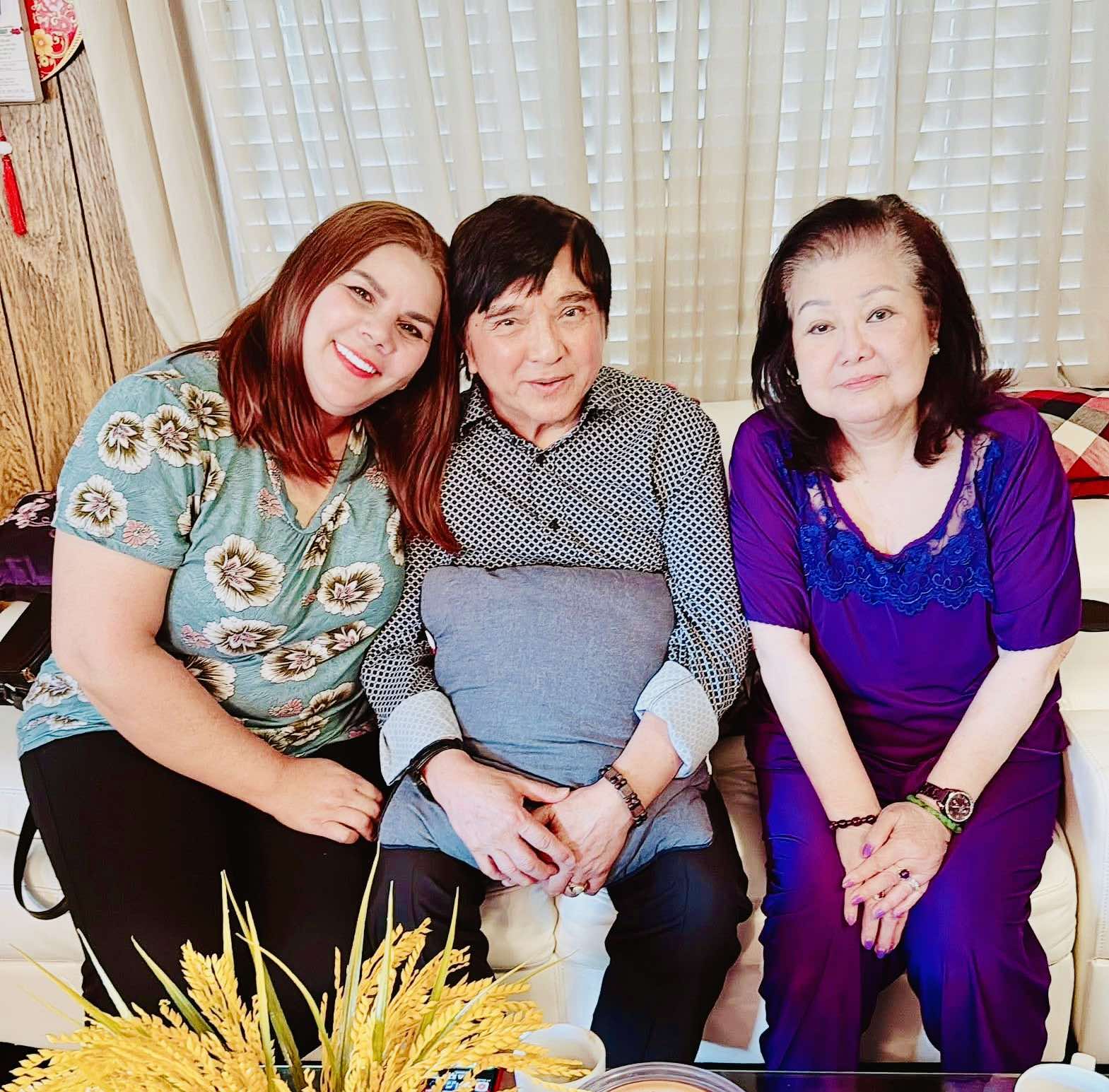 Nghệ sĩ Ch&iacute; T&acirc;m thăm nghệ sĩ Phượng Li&ecirc;n v&agrave; viếng mộ người xưa- Ảnh 4.