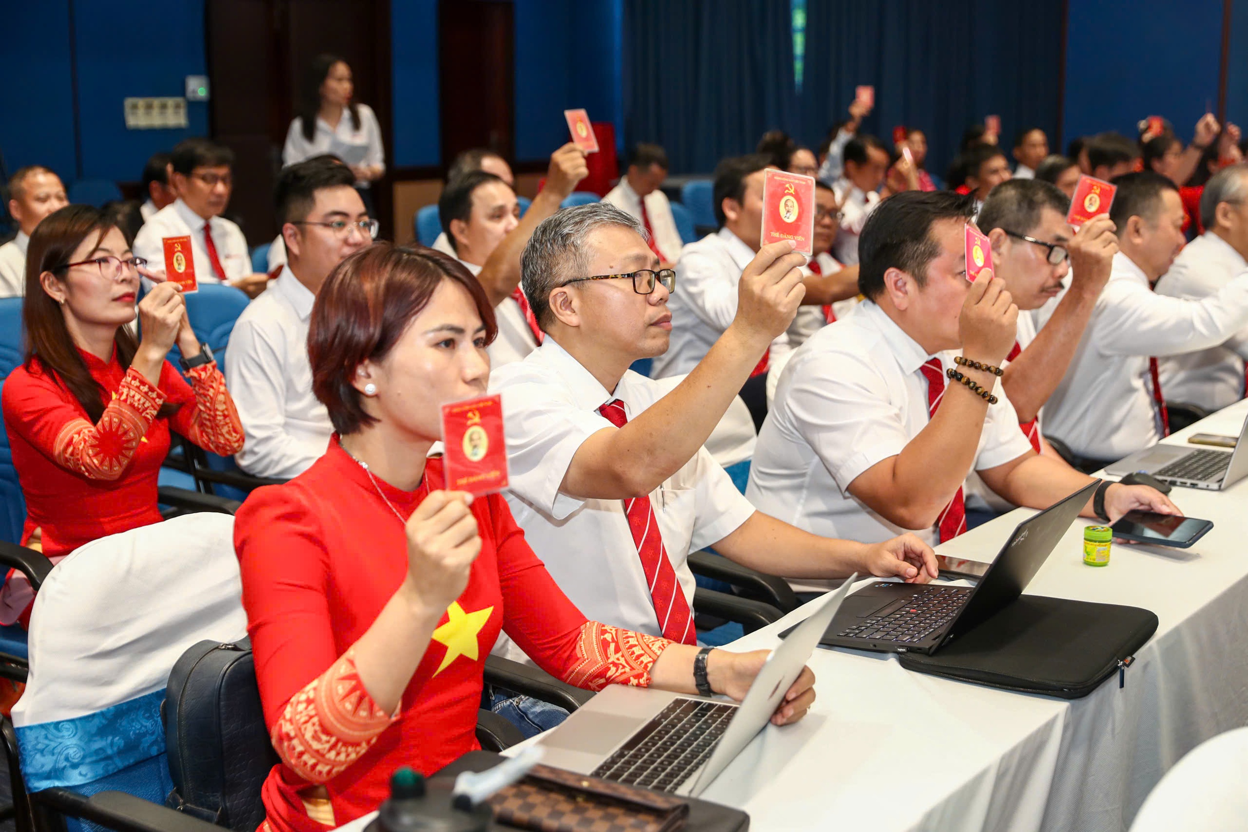 Báo Người Lao Động tổ chức thành công Đại hội Đảng bộ lần thứ VI, nhiệm kỳ 2025-2030- Ảnh 5.