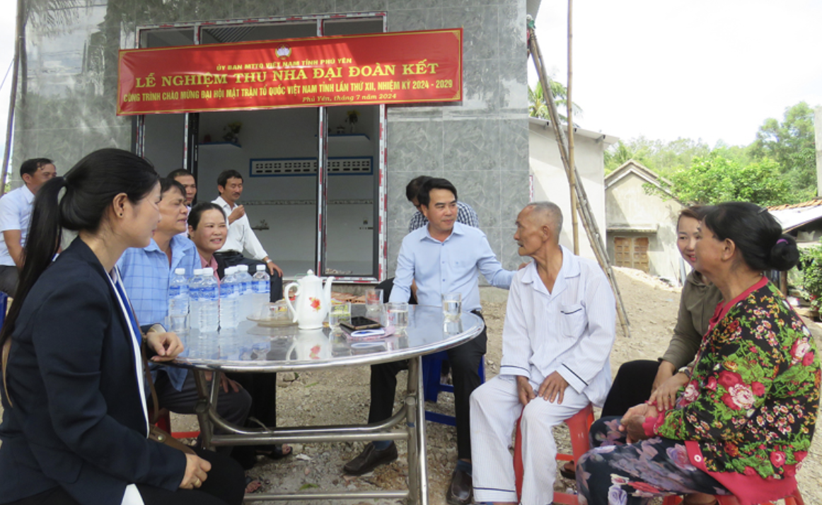 Ph&uacute; Y&ecirc;n: Ho&agrave;n th&agrave;nh hơn 2.200 nh&agrave; tạm, nh&agrave; dột n&aacute;t - Ảnh 2.