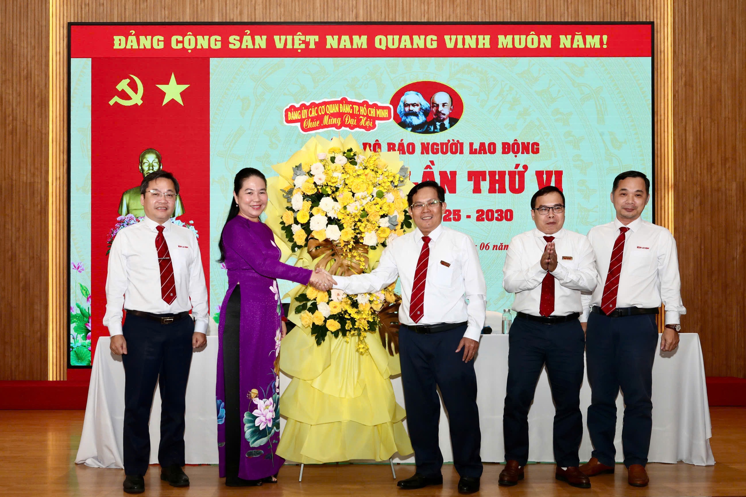Báo Người Lao Động tổ chức thành công Đại hội Đảng bộ lần thứ VI, nhiệm kỳ 2025-2030- Ảnh 1.