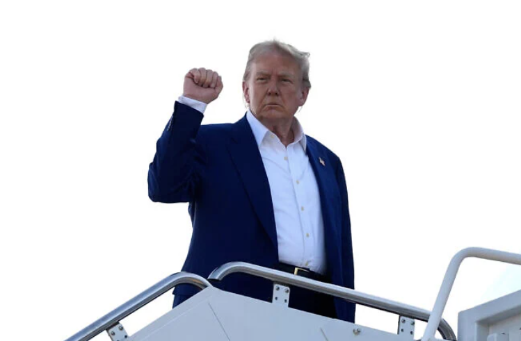 &Ocirc;ng Donald Trump bất ngờ &ldquo;bật đ&egrave;n xanh&rdquo; cho Trung Quốc mua dầu Iran- Ảnh 1.
