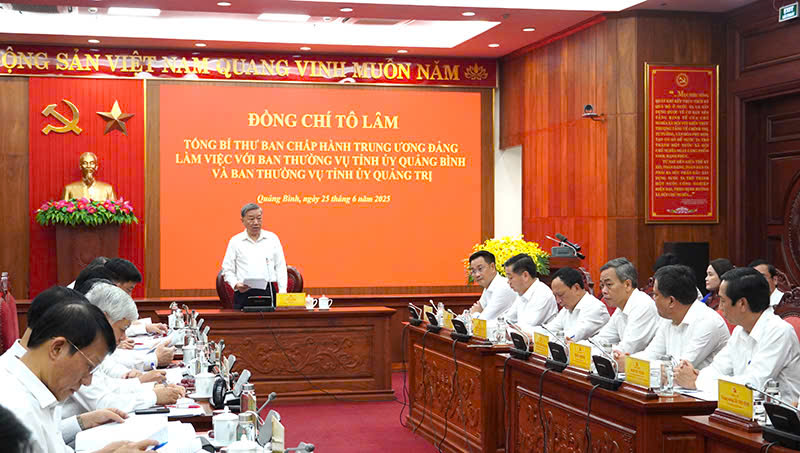 Tổng B&iacute; thư T&ocirc; L&acirc;m l&agrave;m việc với Ban Thường vụ Tỉnh ủy Quảng Trị, Quảng B&igrave;nh- Ảnh 1.