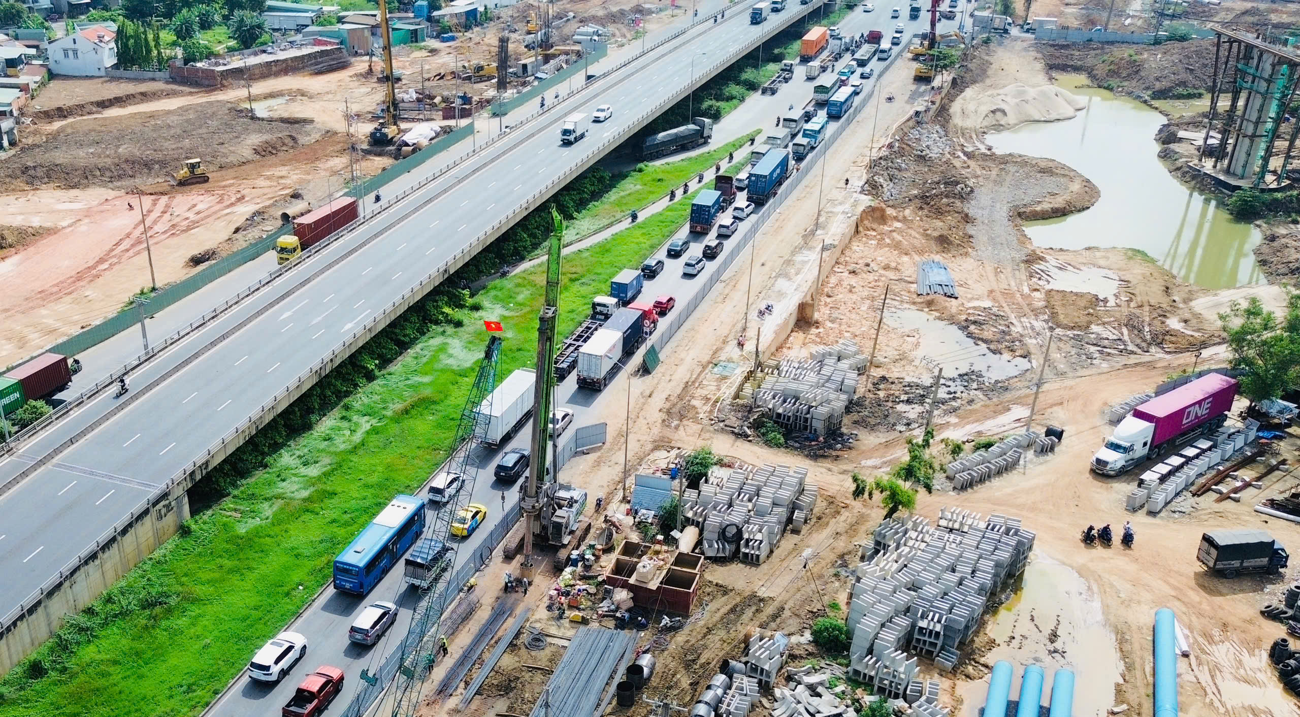 Lý do sáng nay xa lộ Hà Nội ùn ứ giao thông nghiêm trọng- Ảnh 2.