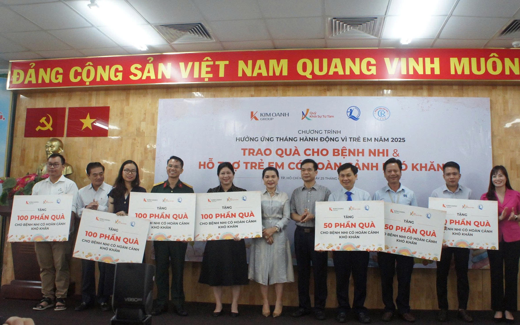 Trao hơn 1.000 phần quà cho bệnh nhi và hỗ trợ trẻ em có hoàn cảnh khó khăn