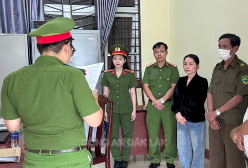 Ph&aacute;t hiện h&agrave;ng ng&agrave;n thực phẩm "bảo vệ sức khỏe" giả, bắt giam nữ gi&aacute;m đốc- Ảnh 1.