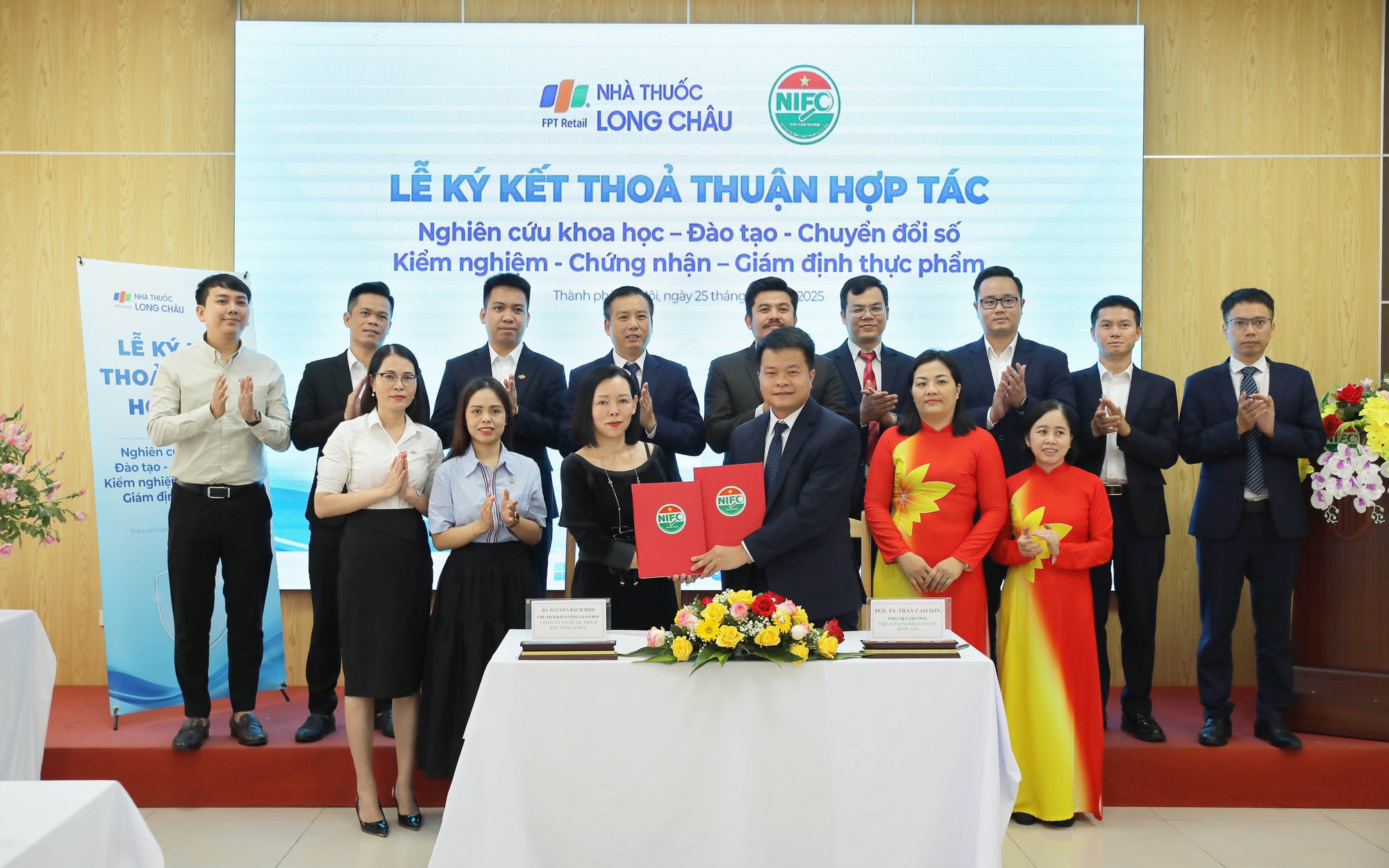 Long Châu cùng Viện Kiểm nghiệm An toàn vệ sinh thực phẩm Quốc gia tiến hành “kiểm tra kép”