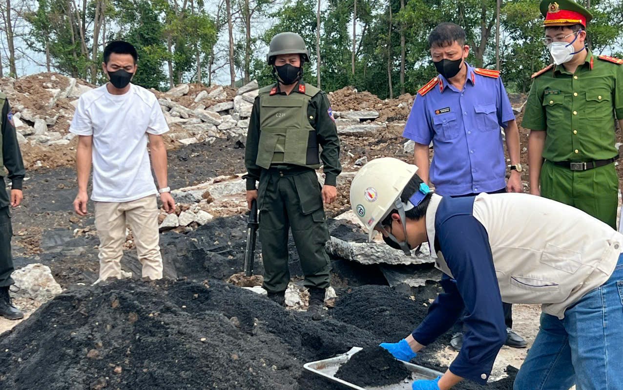 Chôn lấp trộm chất thải công nghiệp độc hại với số lượng đặc biệt lớn, tới hơn 1.600 tấn