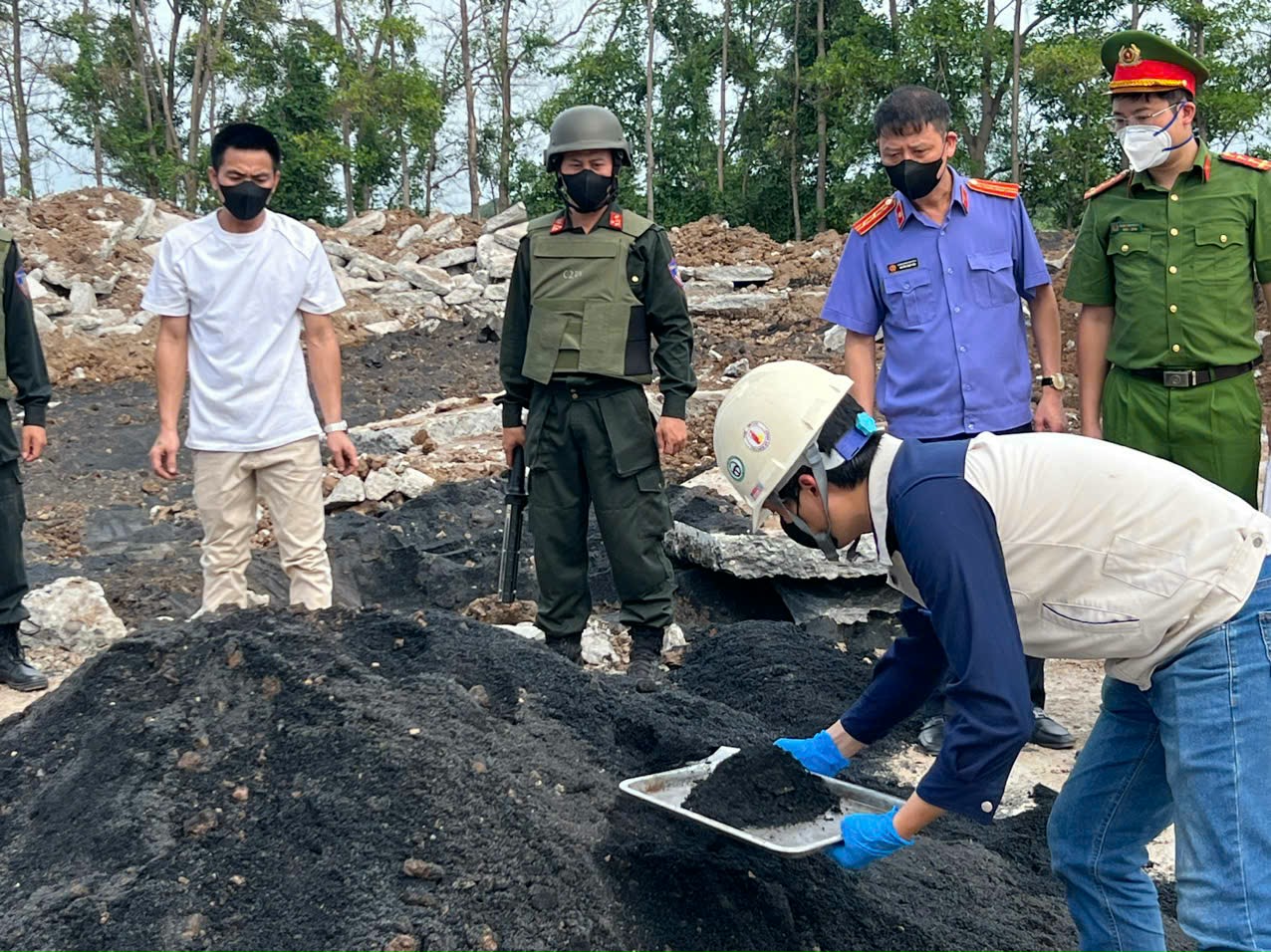 Ph&aacute; vụ &aacute;n ch&ocirc;n, lấp chất thải c&ocirc;ng nghiệp độc hại số lượng đặc biệt lớn, tới hơn 1.600 tấn - Ảnh 1.