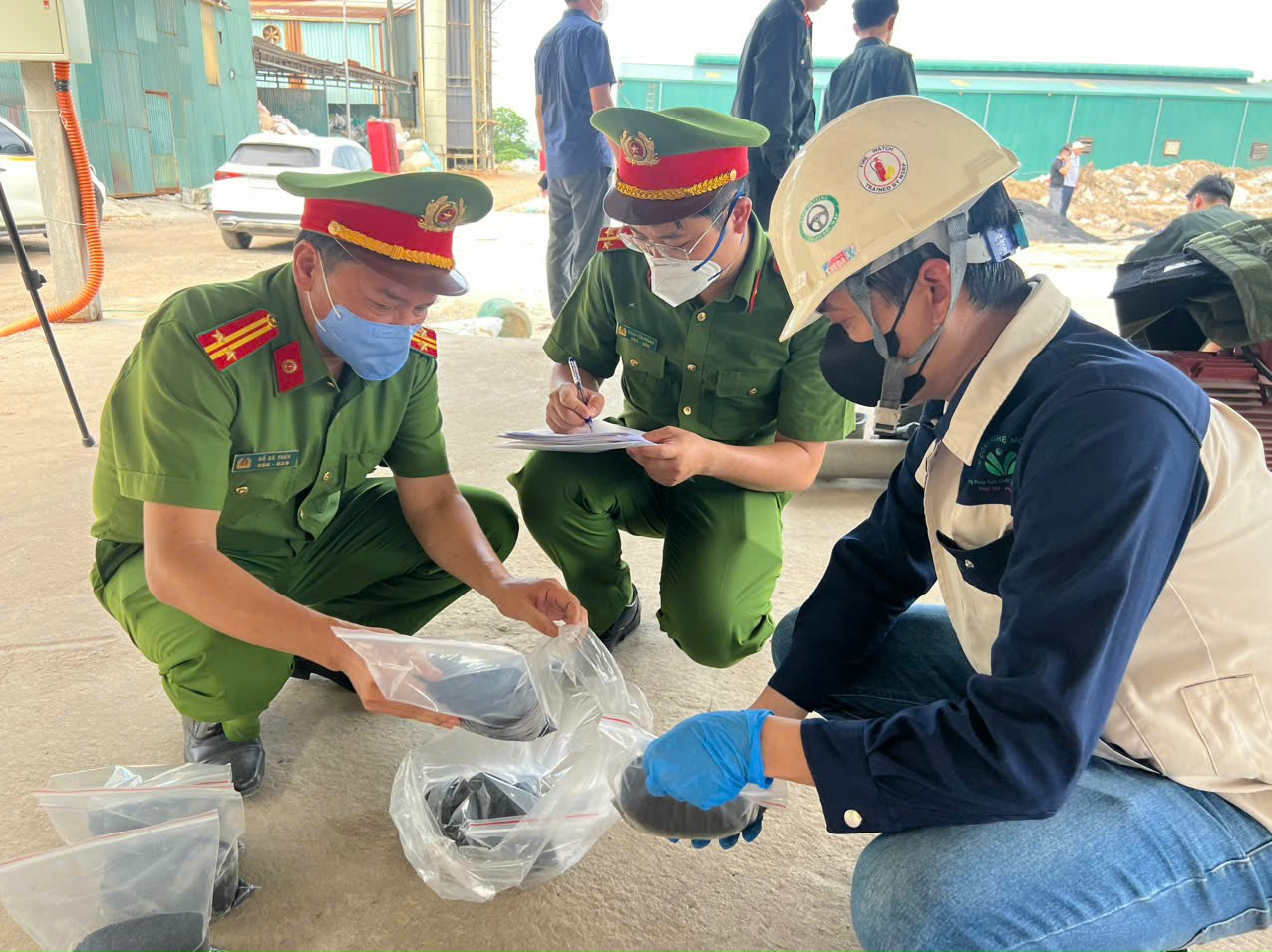 Ph&aacute; vụ &aacute;n ch&ocirc;n, lấp chất thải c&ocirc;ng nghiệp độc hại số lượng đặc biệt lớn, tới hơn 1.600 tấn - Ảnh 3.