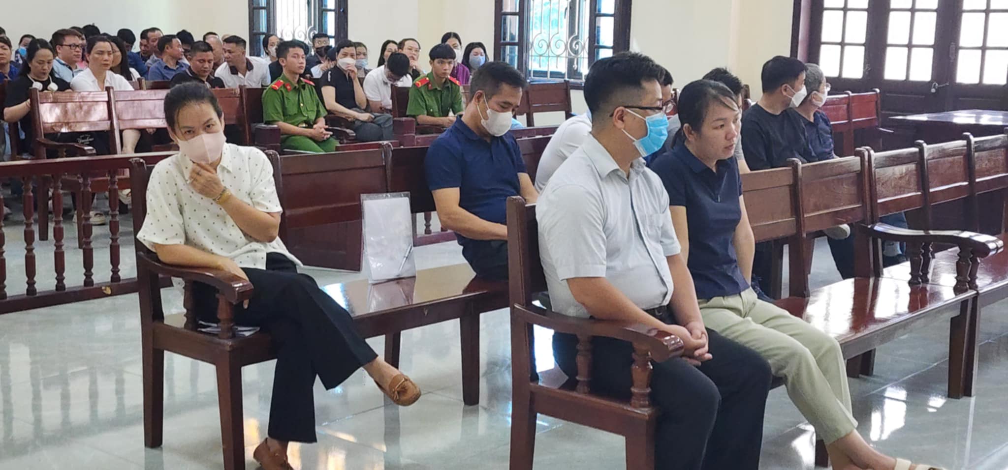 14 cựu lãnh đạo, cán bộ hải quan "ngó lơ" số hàng lậu trị giá hơn 1.800 tỉ đồng hầu toà- Ảnh 2.