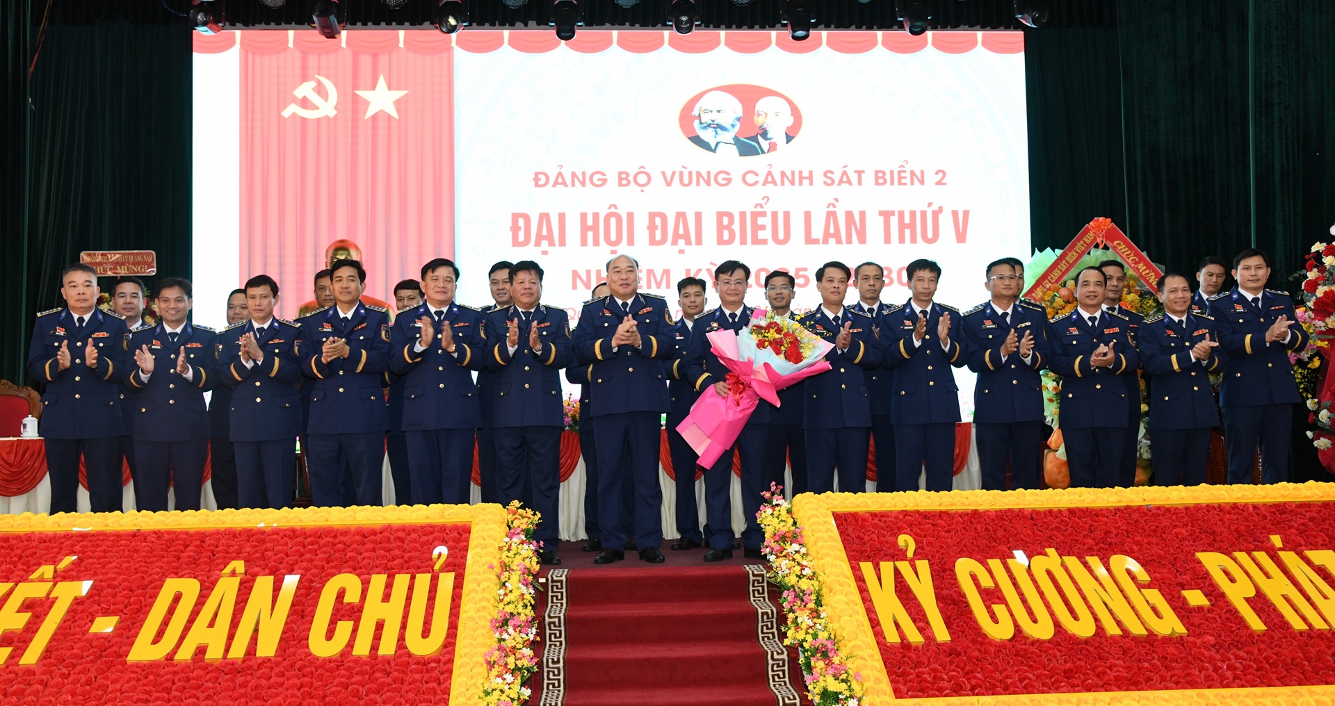 Đại tá Lê Huy tái đắc cử Bí thư Đảng ủy Vùng Cảnh sát biển 2- Ảnh 3.