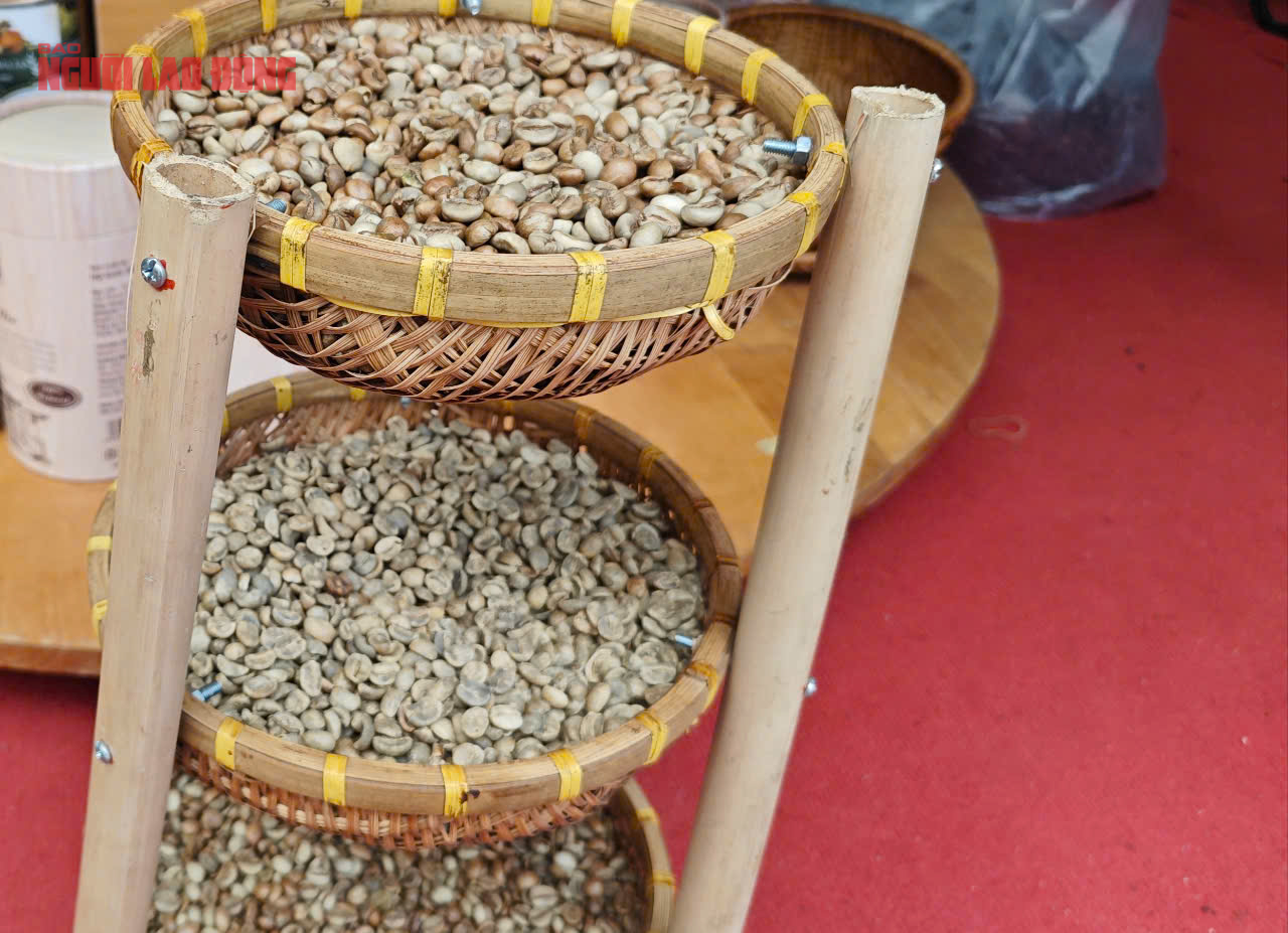 Gi&aacute; c&agrave; ph&ecirc; h&ocirc;m nay 26-6: Đua nhau cắt lỗ- Ảnh 1.