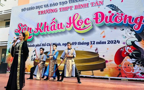 Giảng dạy, giao lưu văn hóa: Không thể hời hợt