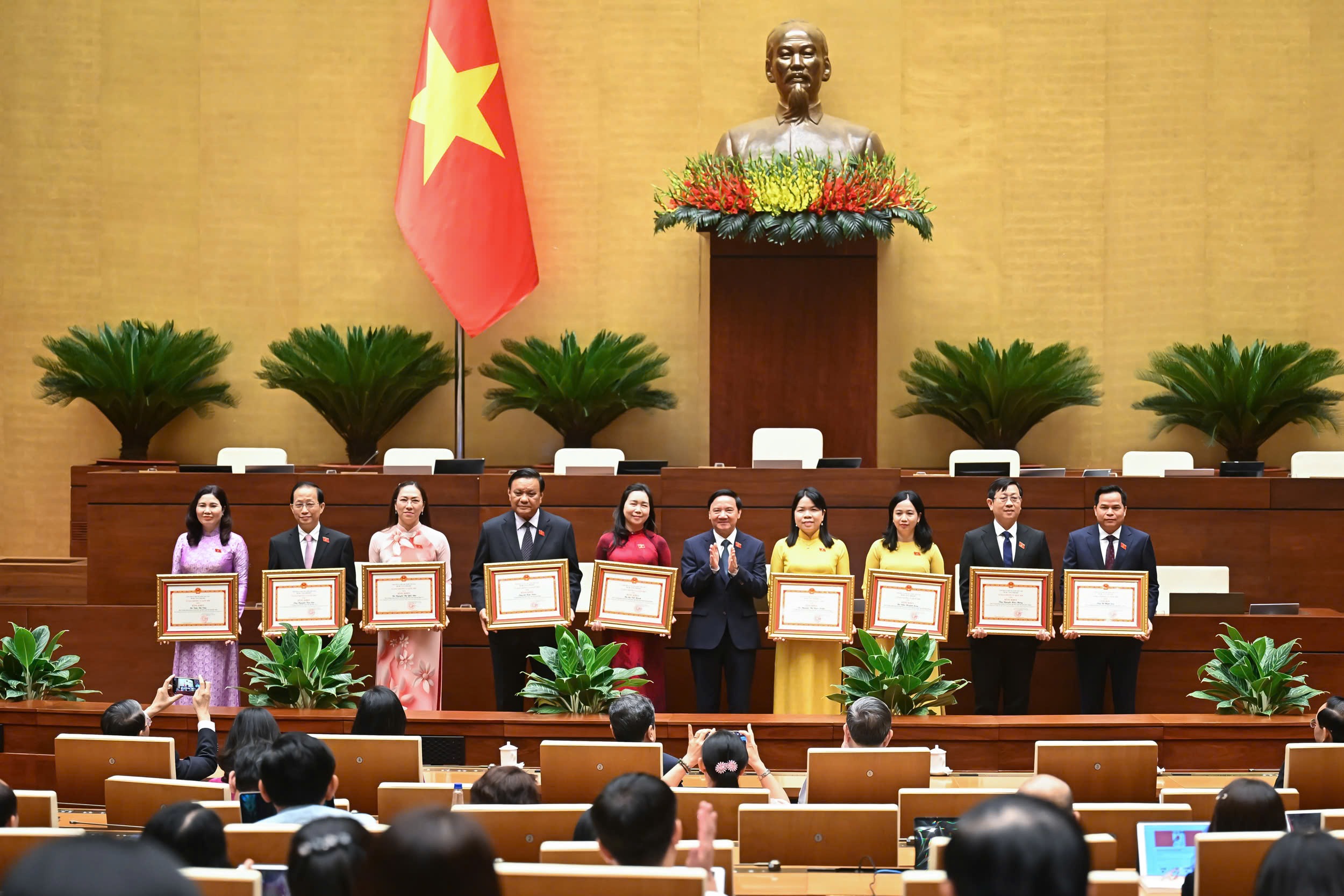 Tổng Bí thư Tô Lâm dự Lễ trao tặng Bằng khen của Ủy ban Thường vụ Quốc hội- Ảnh 3.