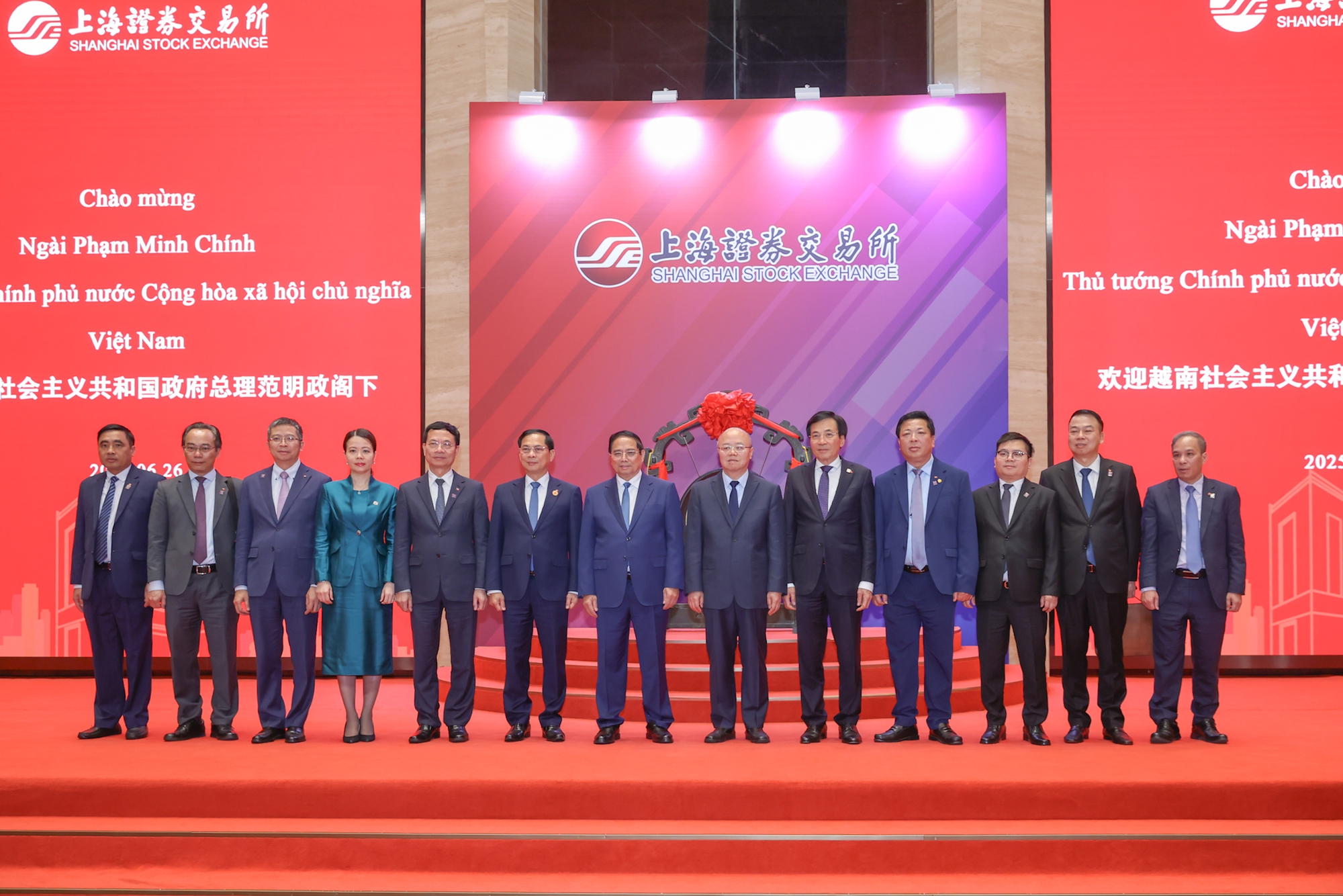Thủ tướng thăm Sở Giao dịch Chứng khoán Thượng Hải, đề xuất hợp tác phát triển trung tâm tài chính- Ảnh 5.