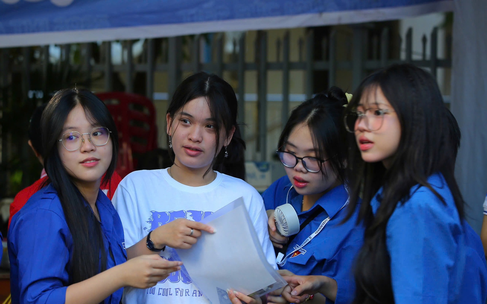 Kỳ thi THPT 2025: Thí sinh bắt đầu thi ngữ văn, đón xem gợi ý giải đề