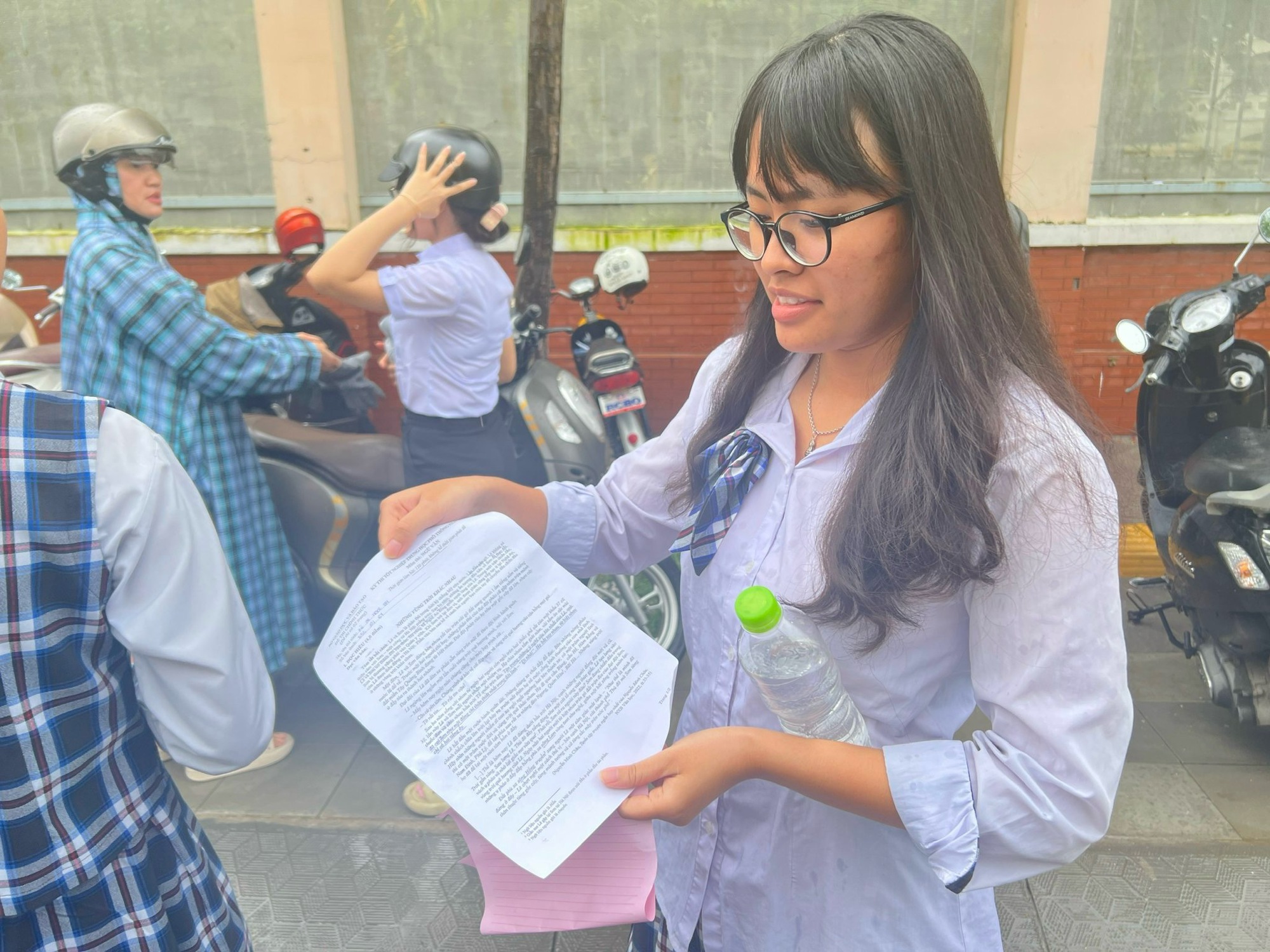 Đề thi văn tốt nghiệp THPT 2025: Từ &ldquo;Những v&ugrave;ng trời kh&aacute;c nhau&rdquo; đến thay đổi lớn lao của đất nước- Ảnh 6.