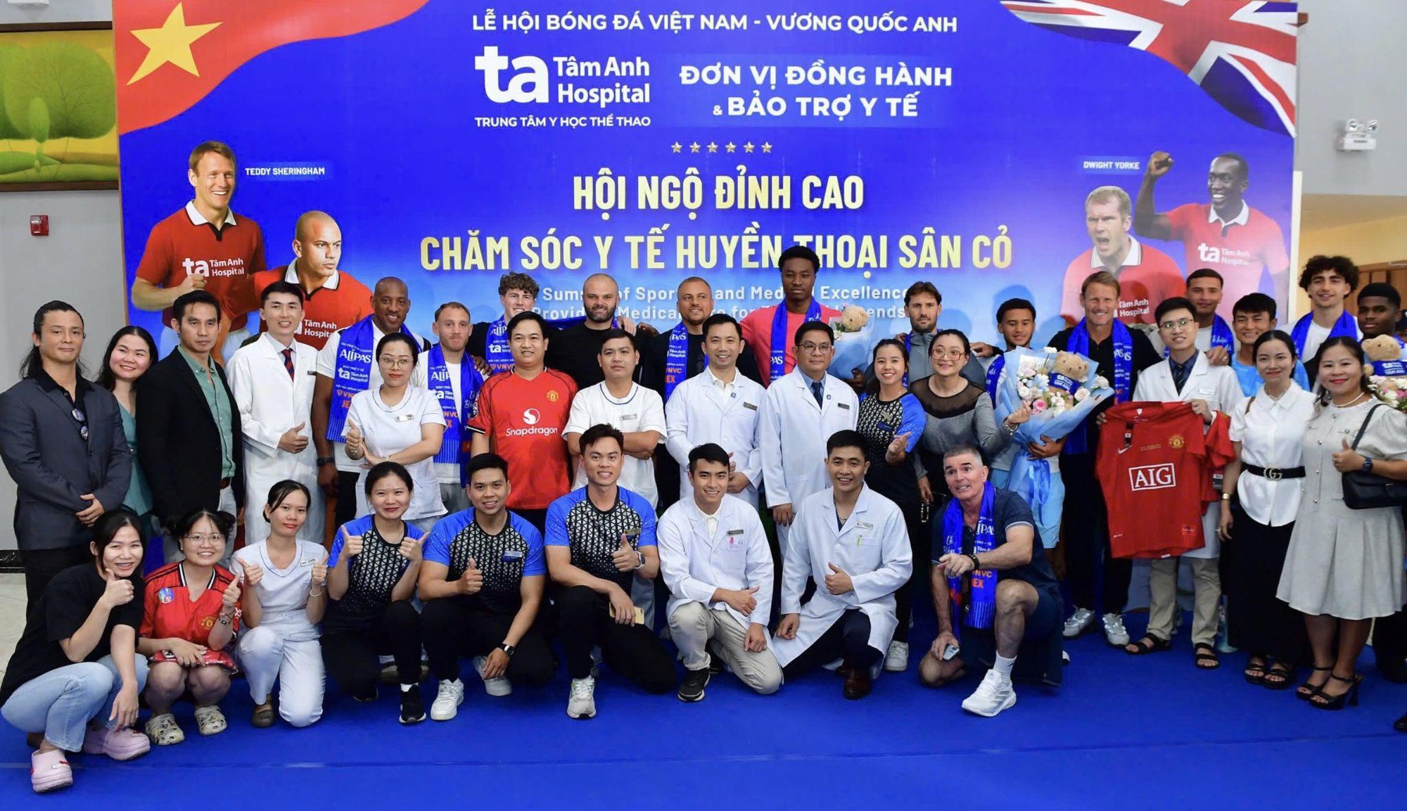 Danh thủ Manchester Reds ấn tượng mạnh với Trung t&acirc;m Y học Thể thao tại Bệnh viện T&acirc;m Anh- Ảnh 1.