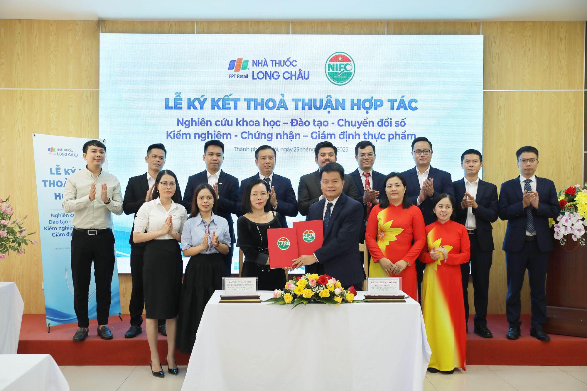 Long Ch&acirc;u c&ugrave;ng Viện Kiểm nghiệm An to&agrave;n vệ sinh thực phẩm Quốc gia tiến h&agrave;nh &ldquo;kiểm tra k&eacute;p&rdquo;- Ảnh 1.