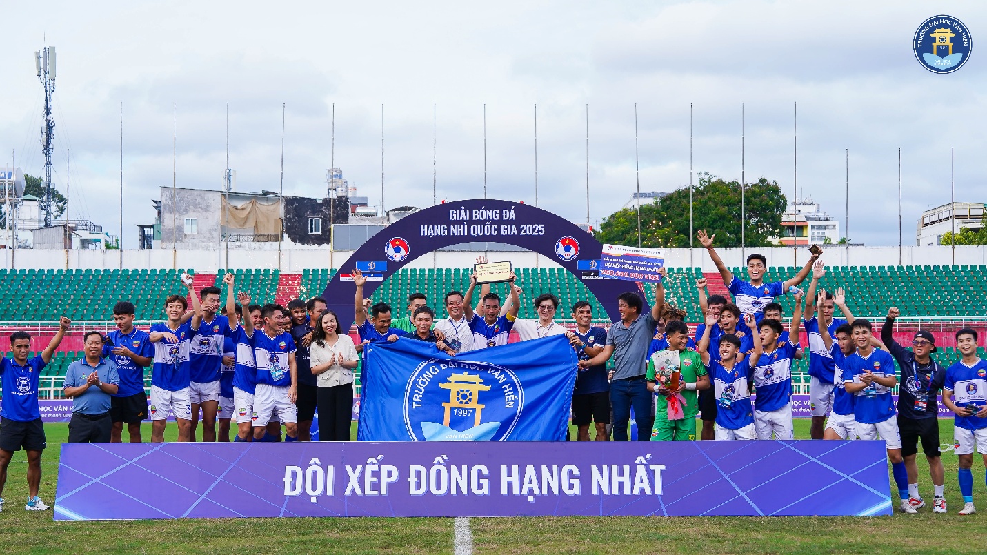 CLB Bóng đá Trường ĐH Văn Hiến thăng hạng: từ phong trào sinh viên bước ra sân chơi chuyên nghiệp- Ảnh 1.