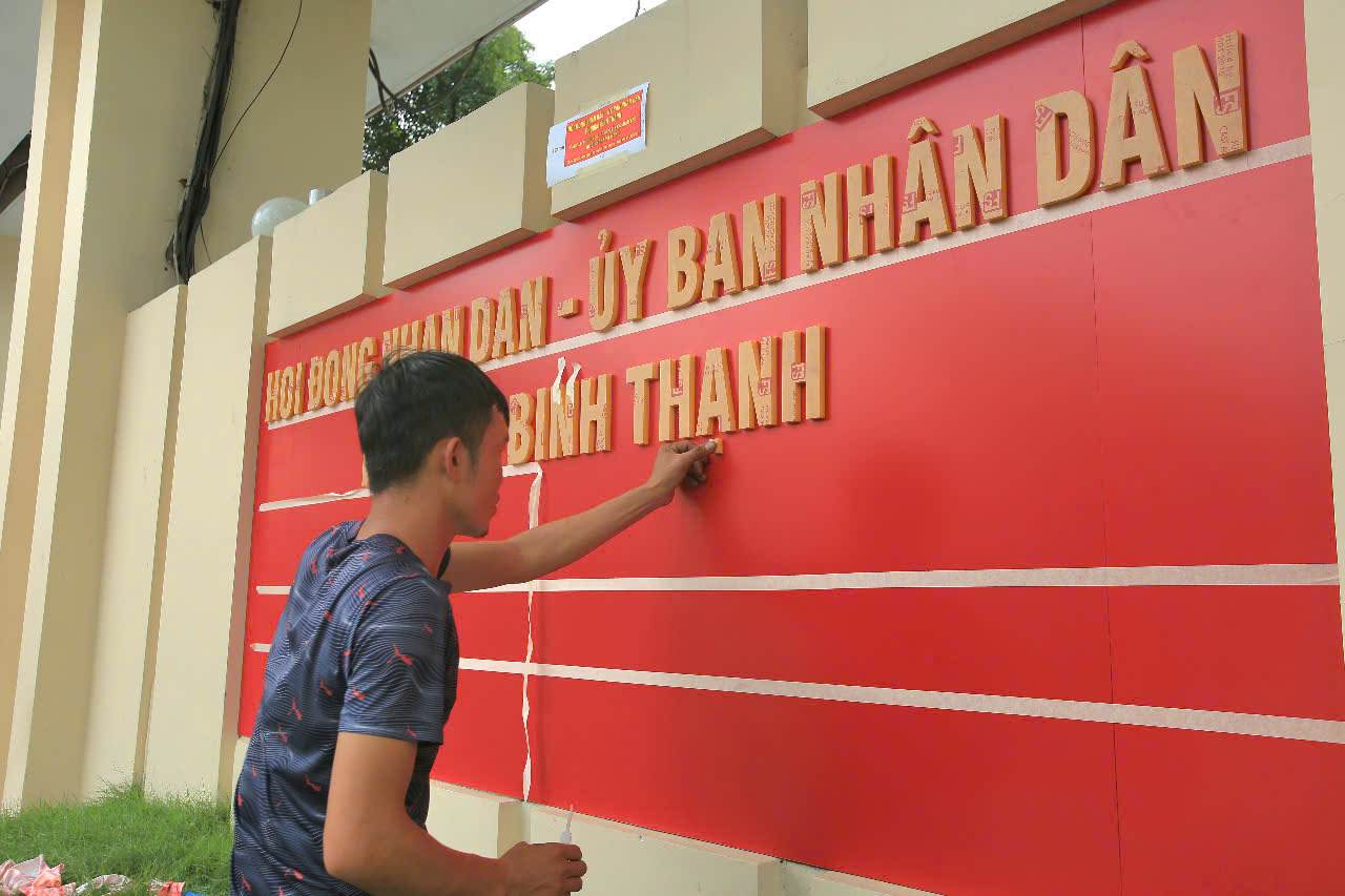 Hình ảnh nhiều địa phương ở TP HCM gắn bảng tên phường mới- Ảnh 1.