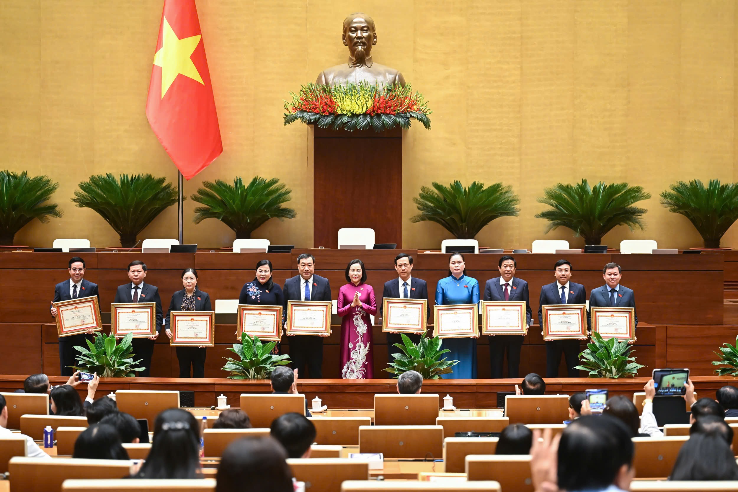 Tổng Bí thư Tô Lâm dự Lễ trao tặng Bằng khen của Ủy ban Thường vụ Quốc hội- Ảnh 5.