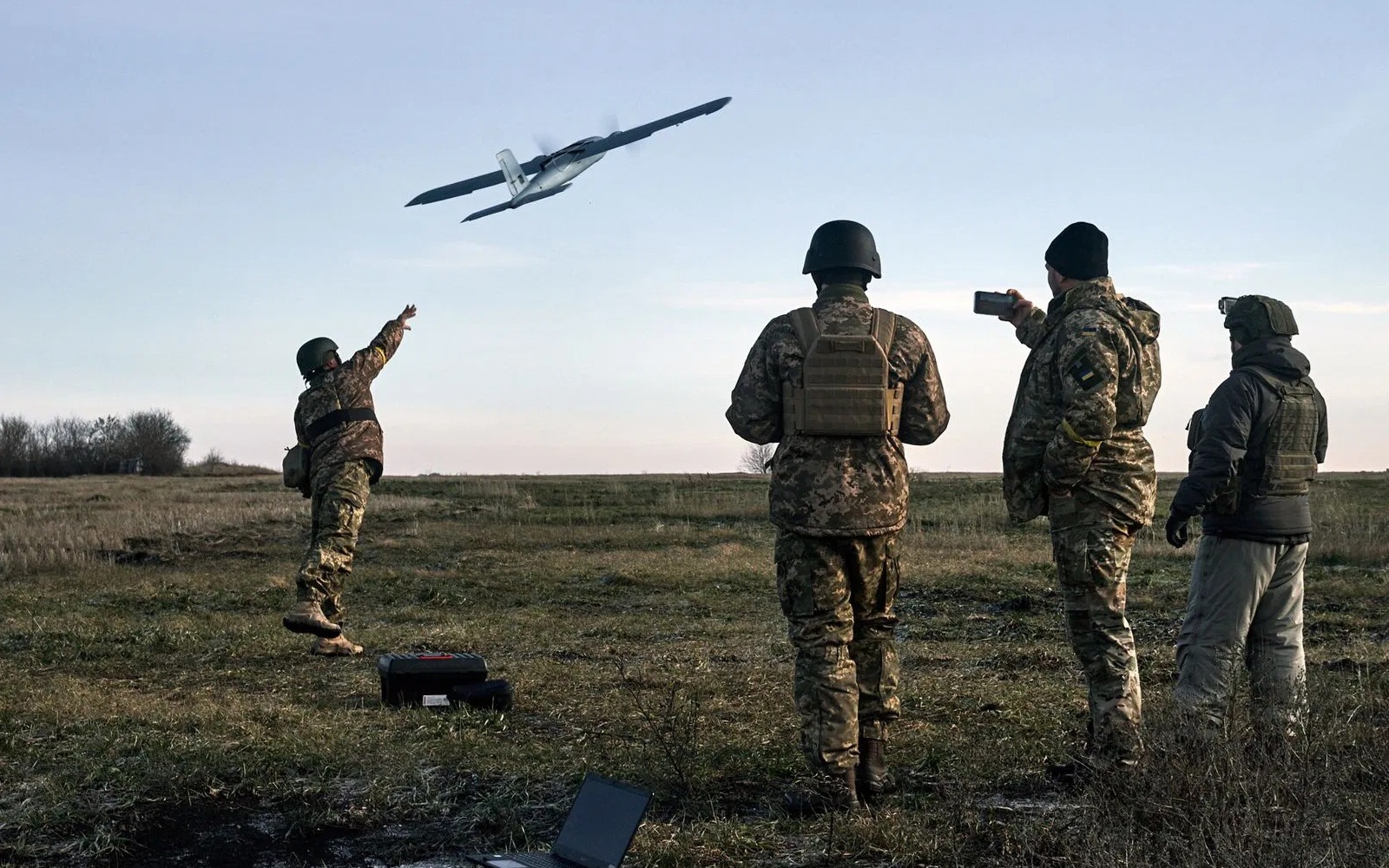 UAV từ Ukraine liên tiếp tấn công Nga, 2 sân bay Moscow gián đoạn hoạt động