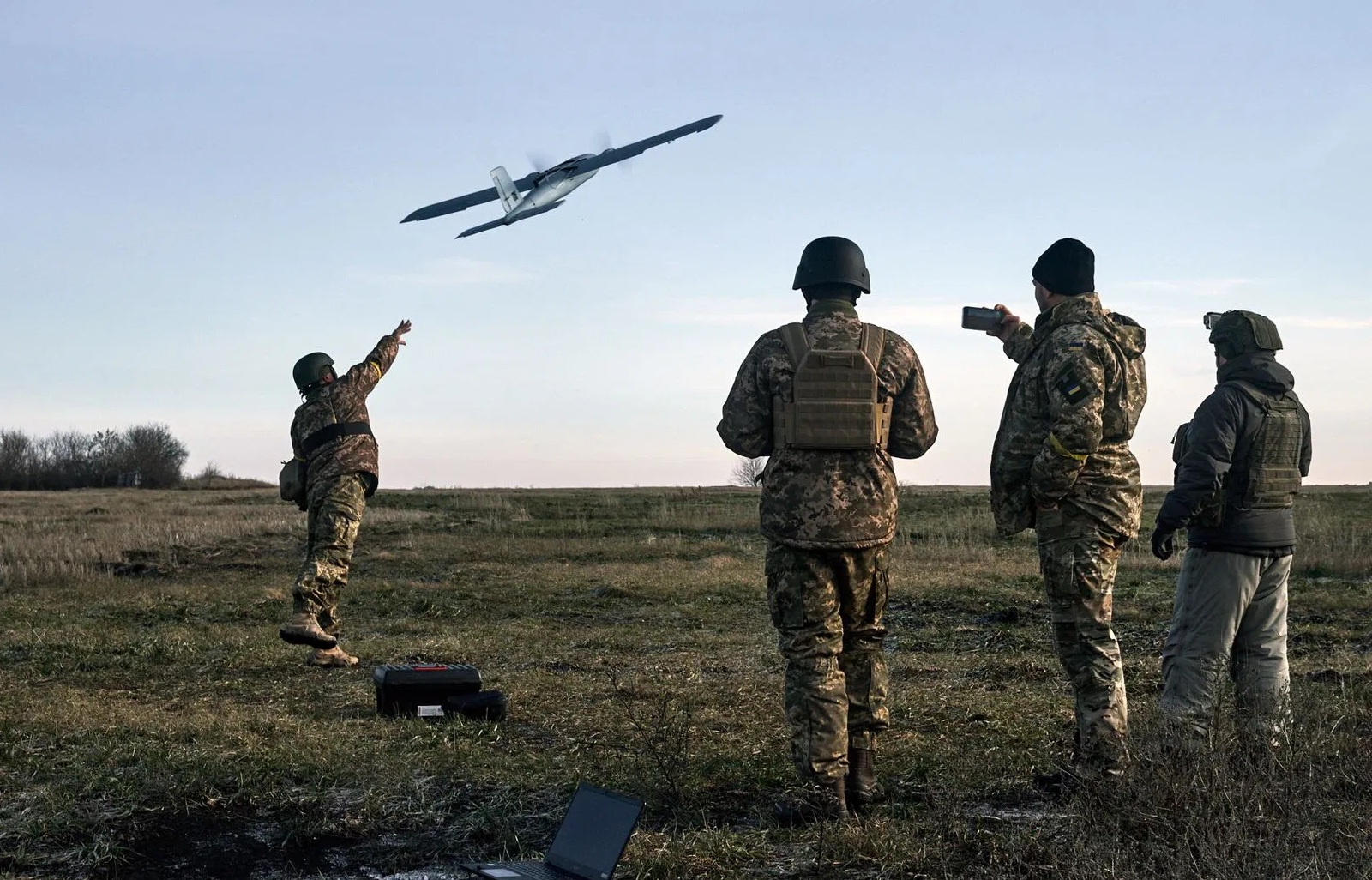 UAV từ Ukraine li&ecirc;n tiếp tấn c&ocirc;ng Nga, 2 s&acirc;n bay Moscow gi&aacute;n đoạn hoạt động- Ảnh 1.