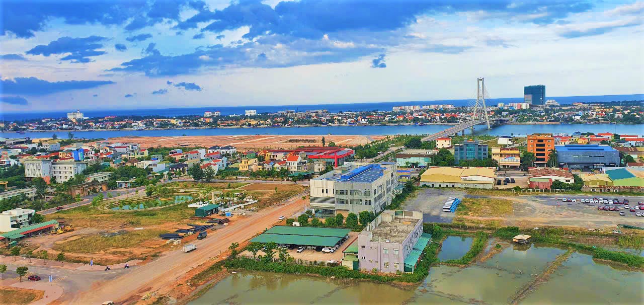 Giá đất Đồng Hới tăng gấp 4 lần sau đấu giá, xuất hiện "cá mập" gom hàng- Ảnh 1.