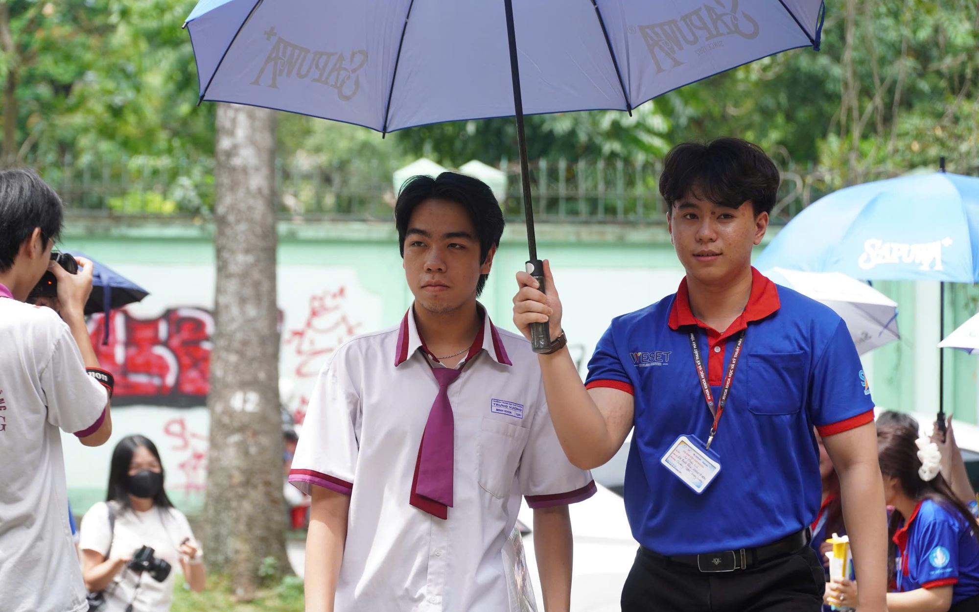 Thi tốt nghiệp THPT2025: Thí sinh làm bài thi môn toán, đón xem gợi ý giải đề 