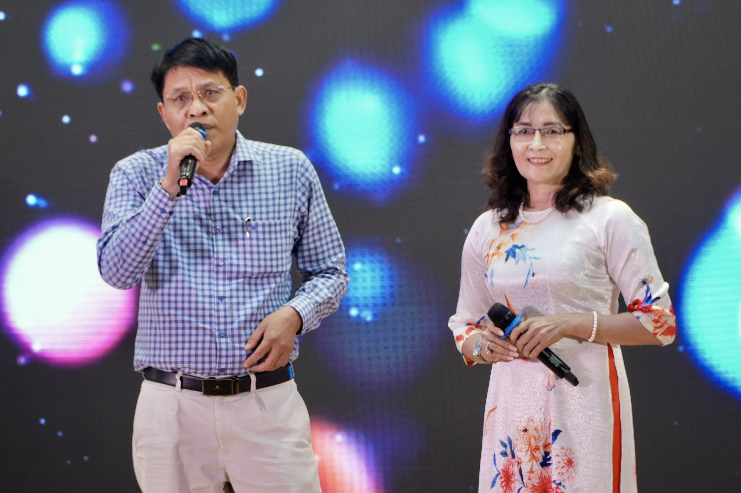 Sôi động Hội thi karaoke "Tiếng hát người làm báo"- Ảnh 4.