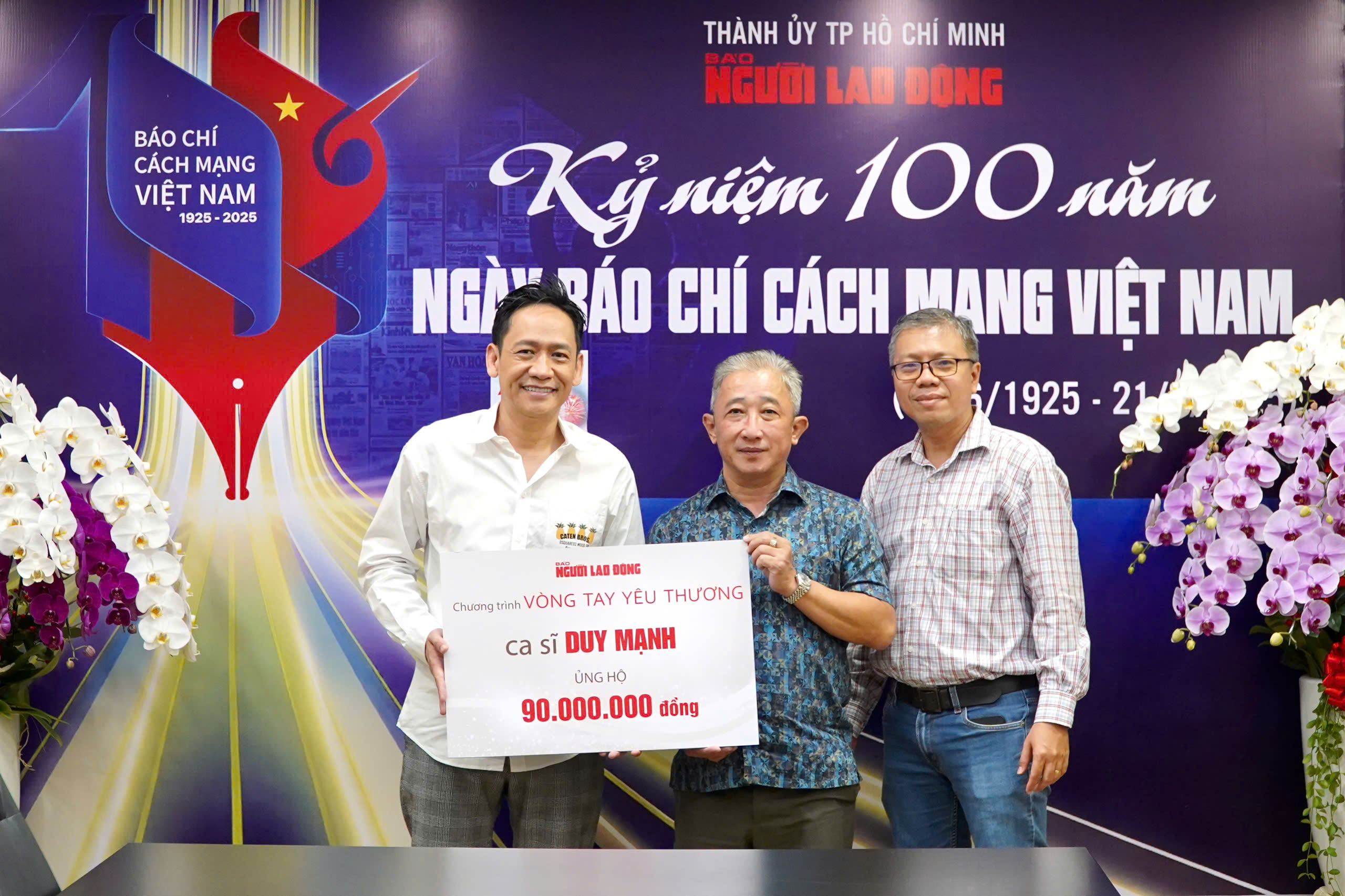 Ca sĩ Duy Mạnh đ&oacute;ng g&oacute;p cho chương tr&igrave;nh "V&ograve;ng tay y&ecirc;u thương"- Ảnh 1.