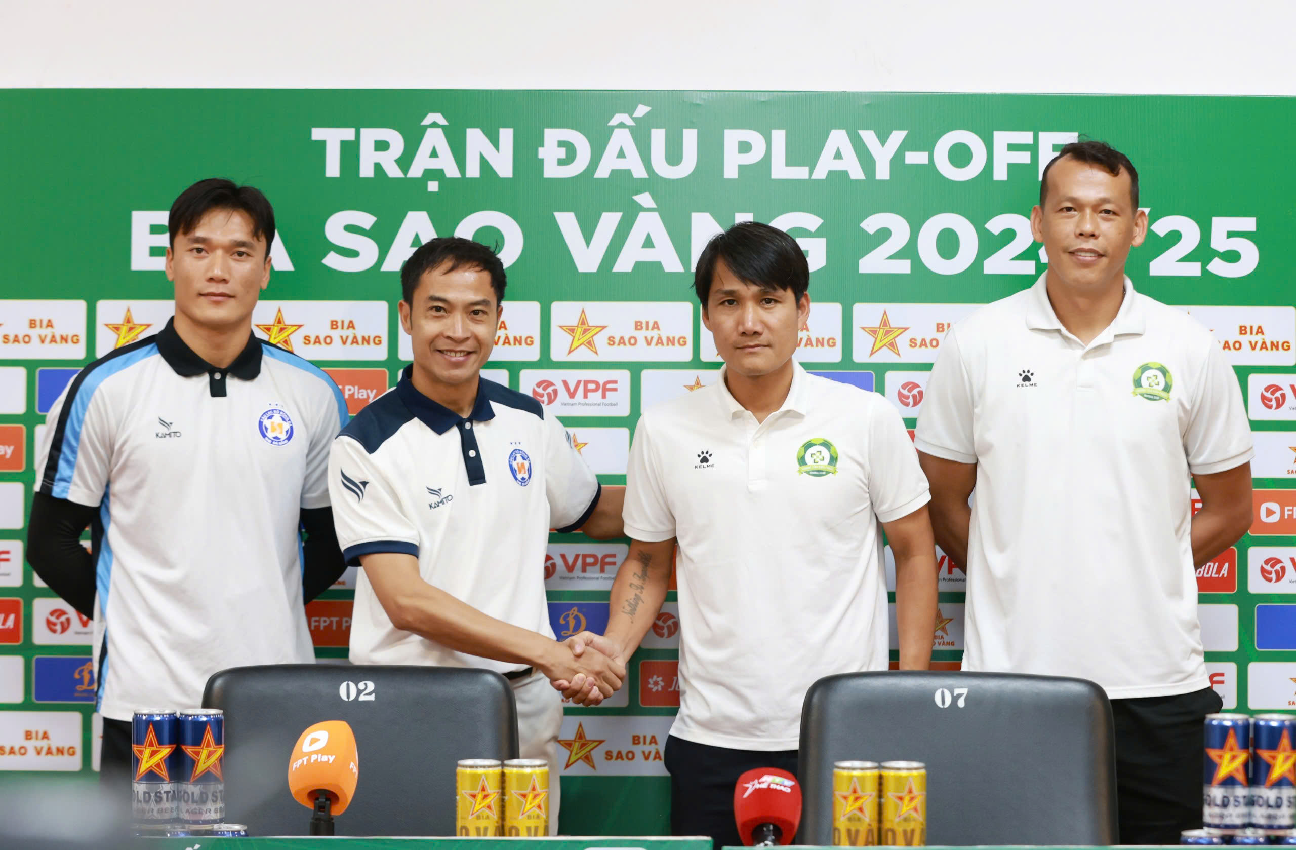 HLV Huỳnh Quốc Anh v&agrave; m&agrave;n chạm tr&aacute;n đội b&oacute;ng qu&ecirc; nh&agrave;- Ảnh 2.