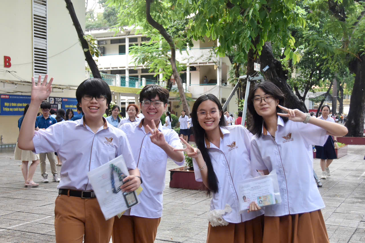 Ngày đầu thi tốt nghiệp THPT 2025: Đề thi mẫu mực, độc đáo- Ảnh 1.