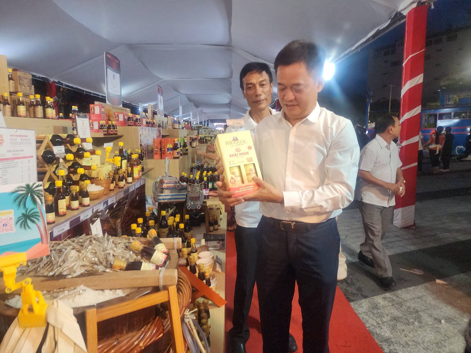Ph&uacute; Quốc lần đầu ti&ecirc;n tổ chức festival nước mắm truyền thống - Ảnh 4.