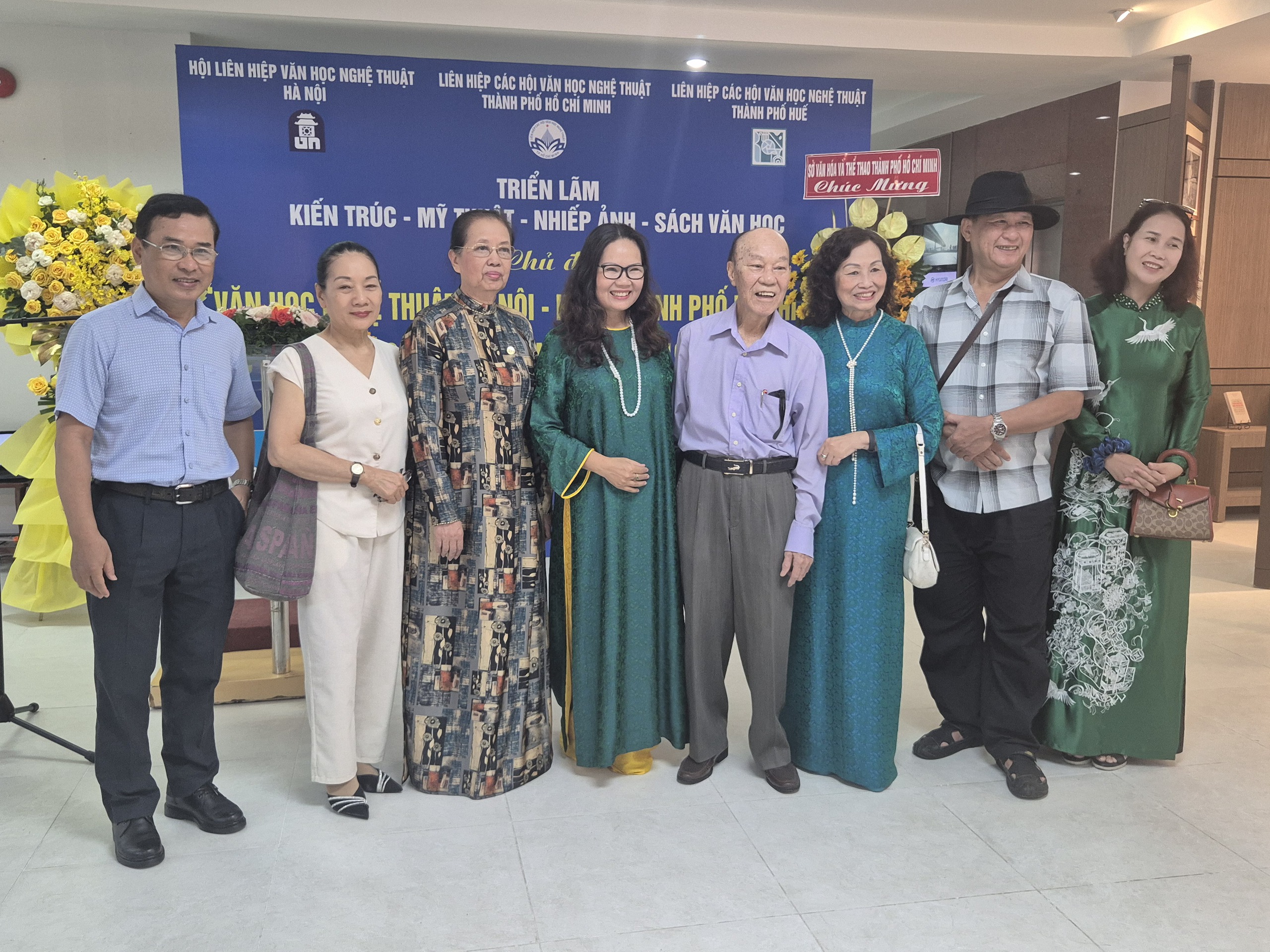 Khai mạc triển l&atilde;m Văn học &ndash; Nghệ thuật ba miền - Ảnh 3.