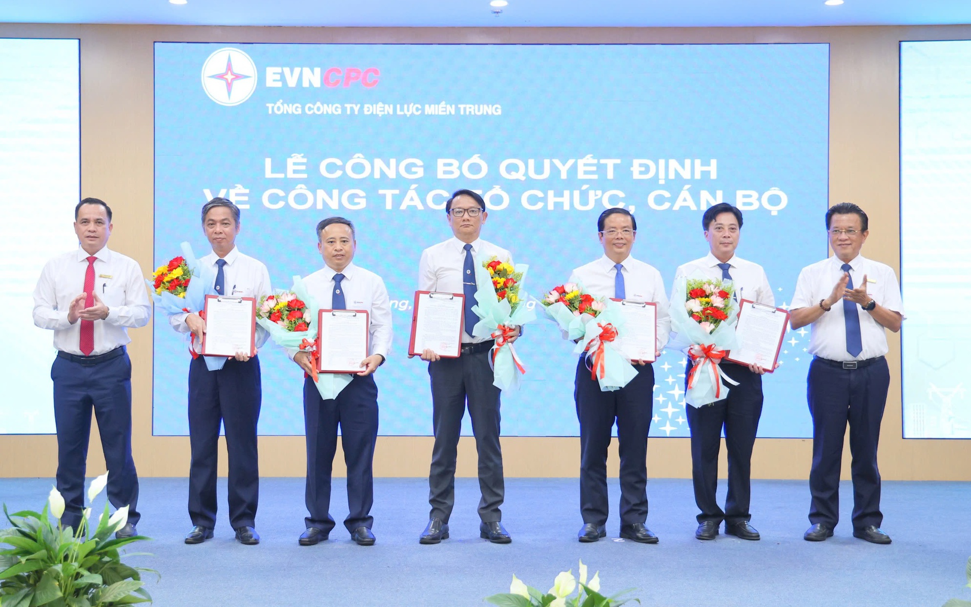 EVNCPC công bố quyết định thành lập 6 Công ty Điện lực sau sáp nhập