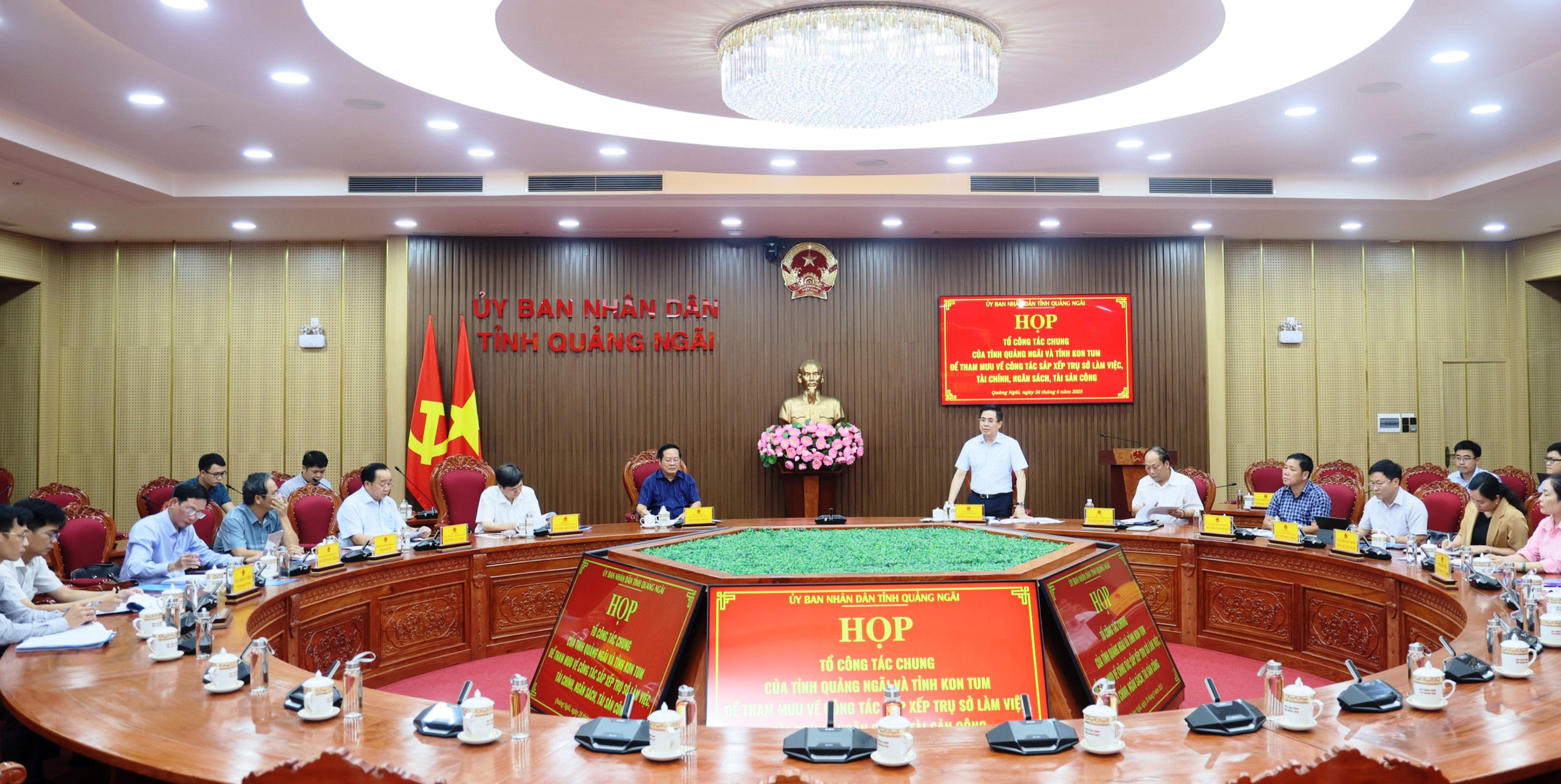Quảng Ngãi và Kon Tum họp bàn sắp xếp trụ sở sau sáp nhập- Ảnh 1.