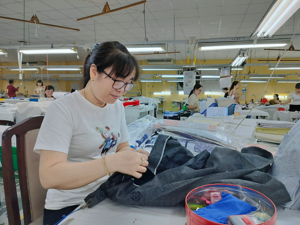 Tăng lương để cải thiện đời sống c&ocirc;ng nh&acirc;n - Ảnh 1.