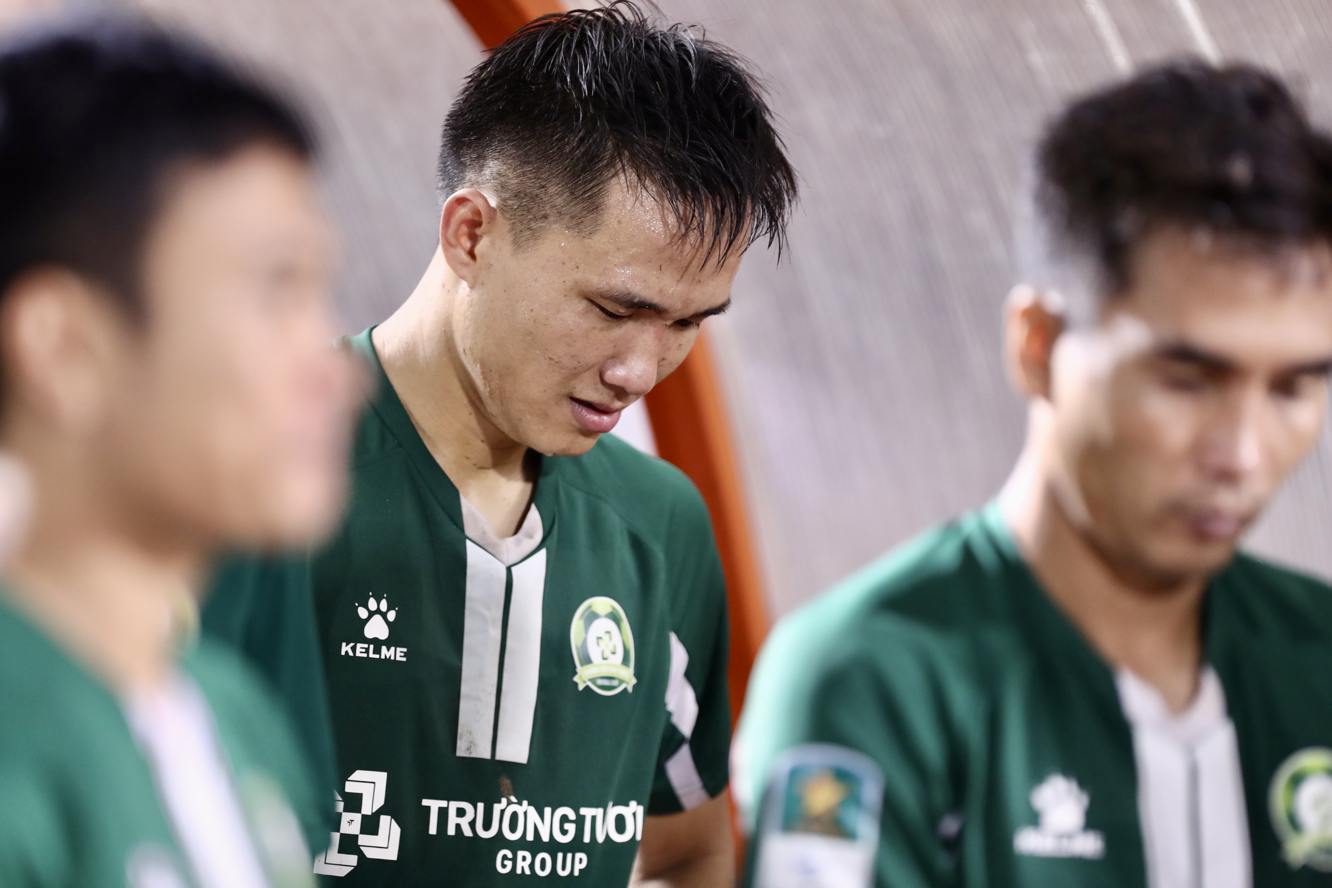 B&ugrave;i Tiến Dũng h&oacute;a "người h&ugrave;ng", C&ocirc;ng Phượng nghẹn ng&agrave;o trong cabin - Ảnh 13.