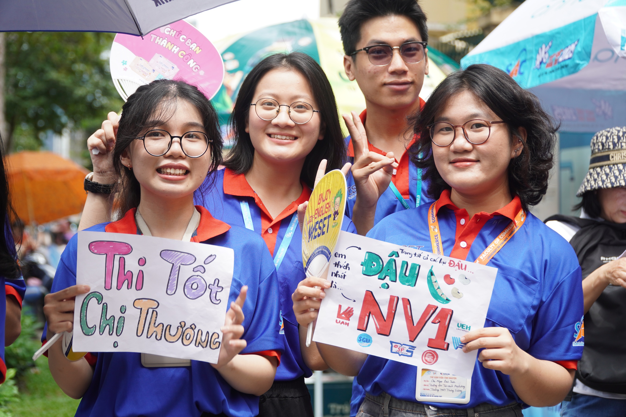 Thi tốt nghiệp THPT 2025: Động vi&ecirc;n chiến sĩ tiếp sức m&ugrave;a thi - Ảnh 6.