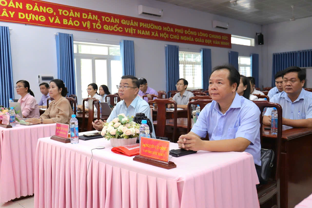 Bình Dương chính thức công bố chức danh chủ chốt của 36 xã, phường mới - Ảnh 1.