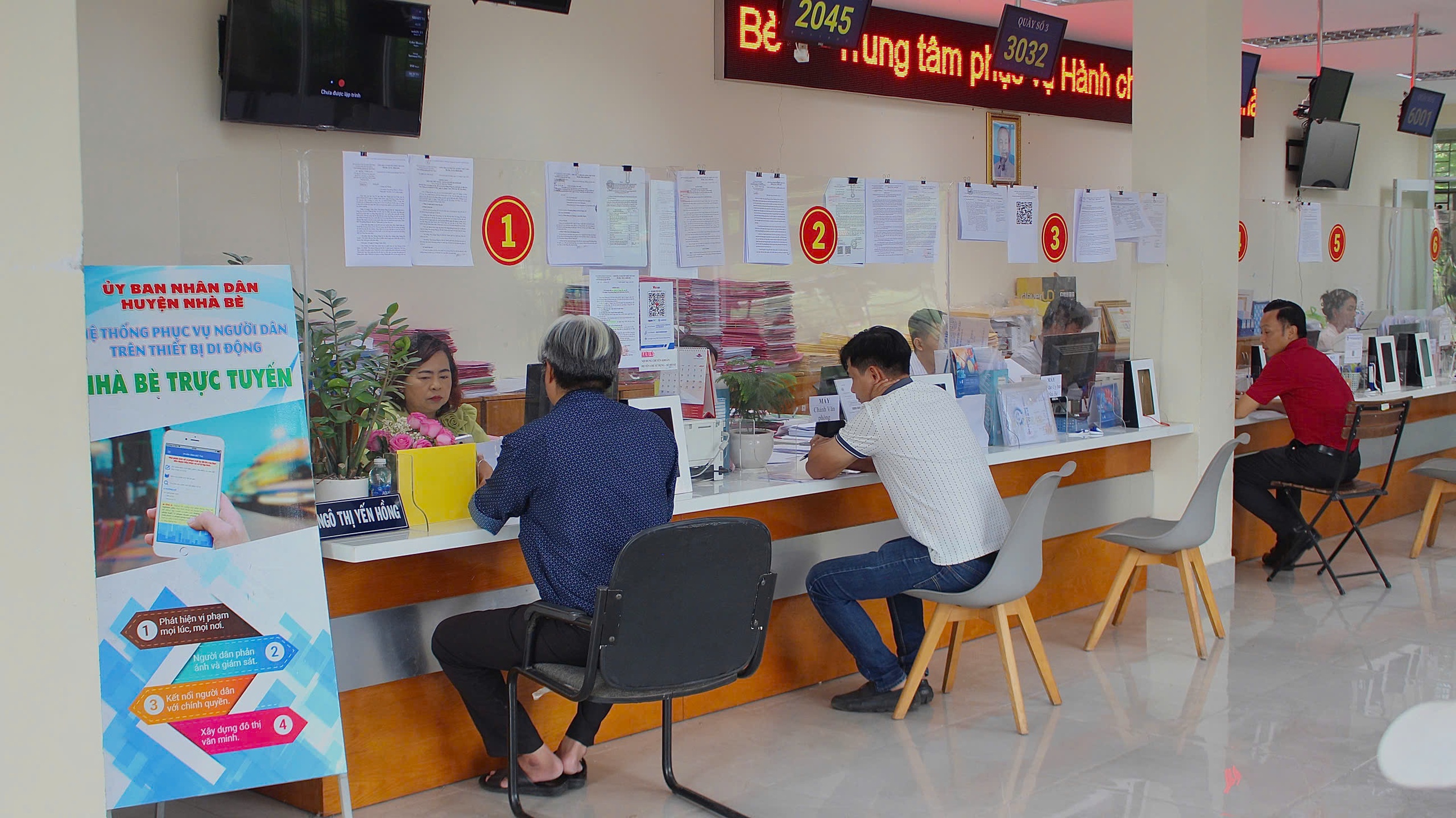 Những ng&agrave;y cuối c&ugrave;ng của cấp huyện ở TP HCM - Ảnh 5.