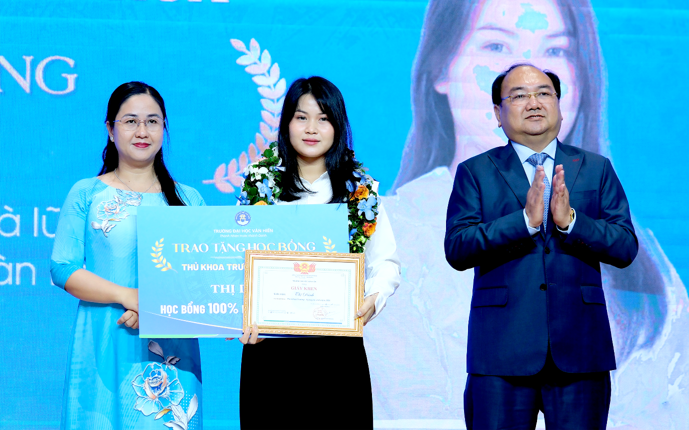 Trường Đại học Văn Hiến tiếp sức thí sinh vào đại học