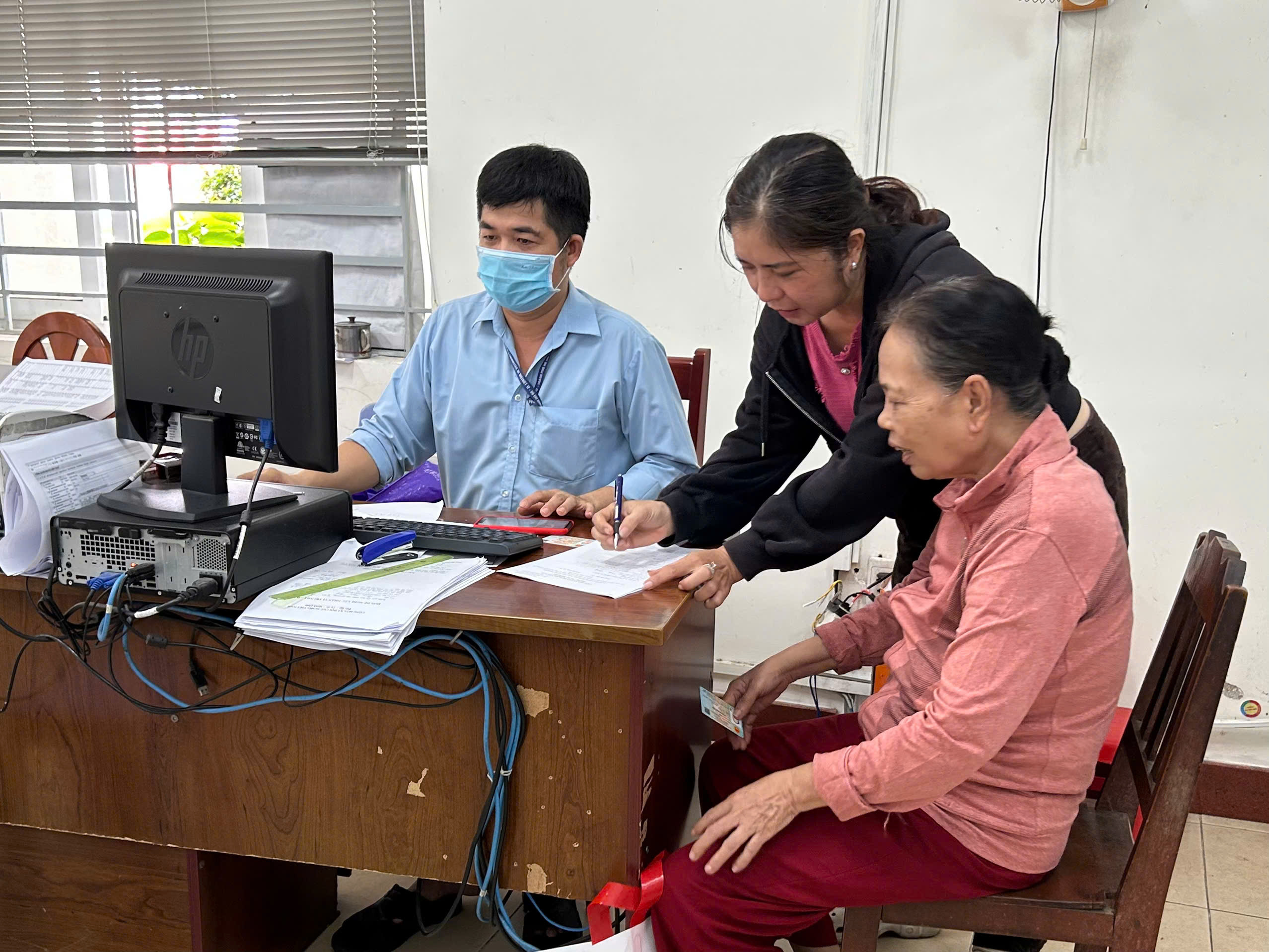 Những ng&agrave;y cuối c&ugrave;ng của cấp huyện ở TP HCM - Ảnh 5.