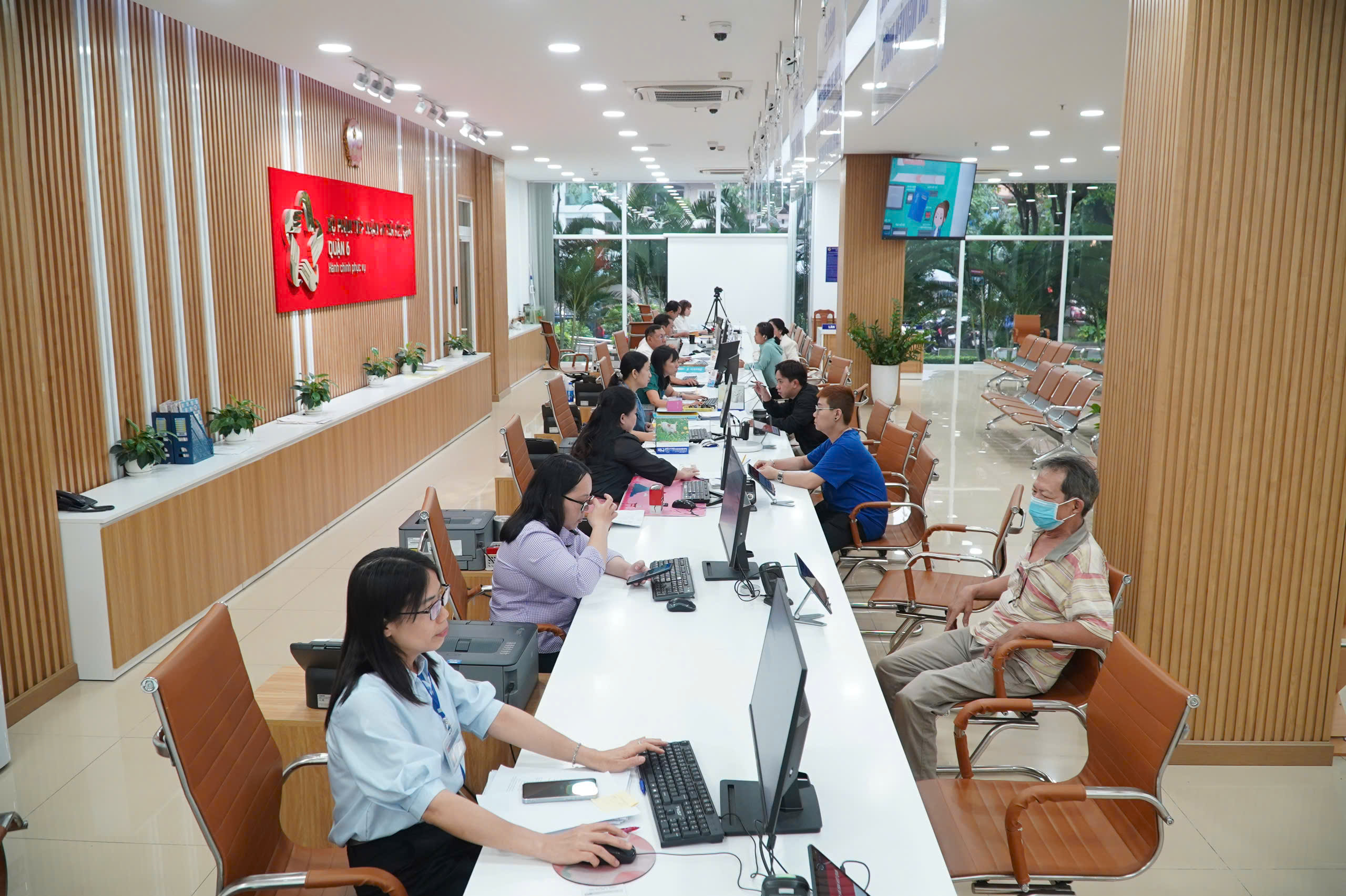 Những ng&agrave;y cuối c&ugrave;ng của cấp huyện ở TP HCM - Ảnh 3.