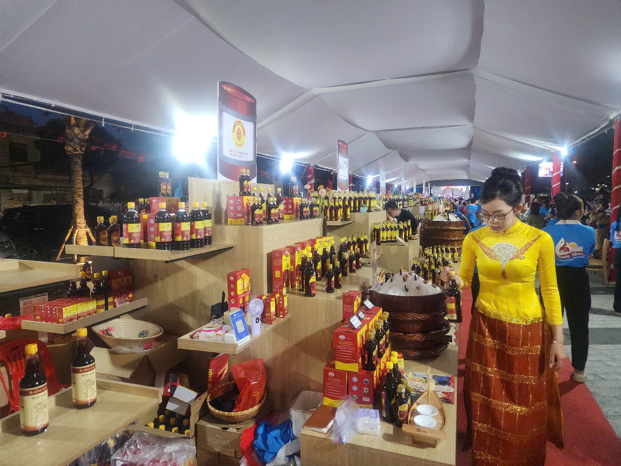 Phú Quốc lần đầu tiên tổ chức festival nước mắm truyền thống - Ảnh 7.