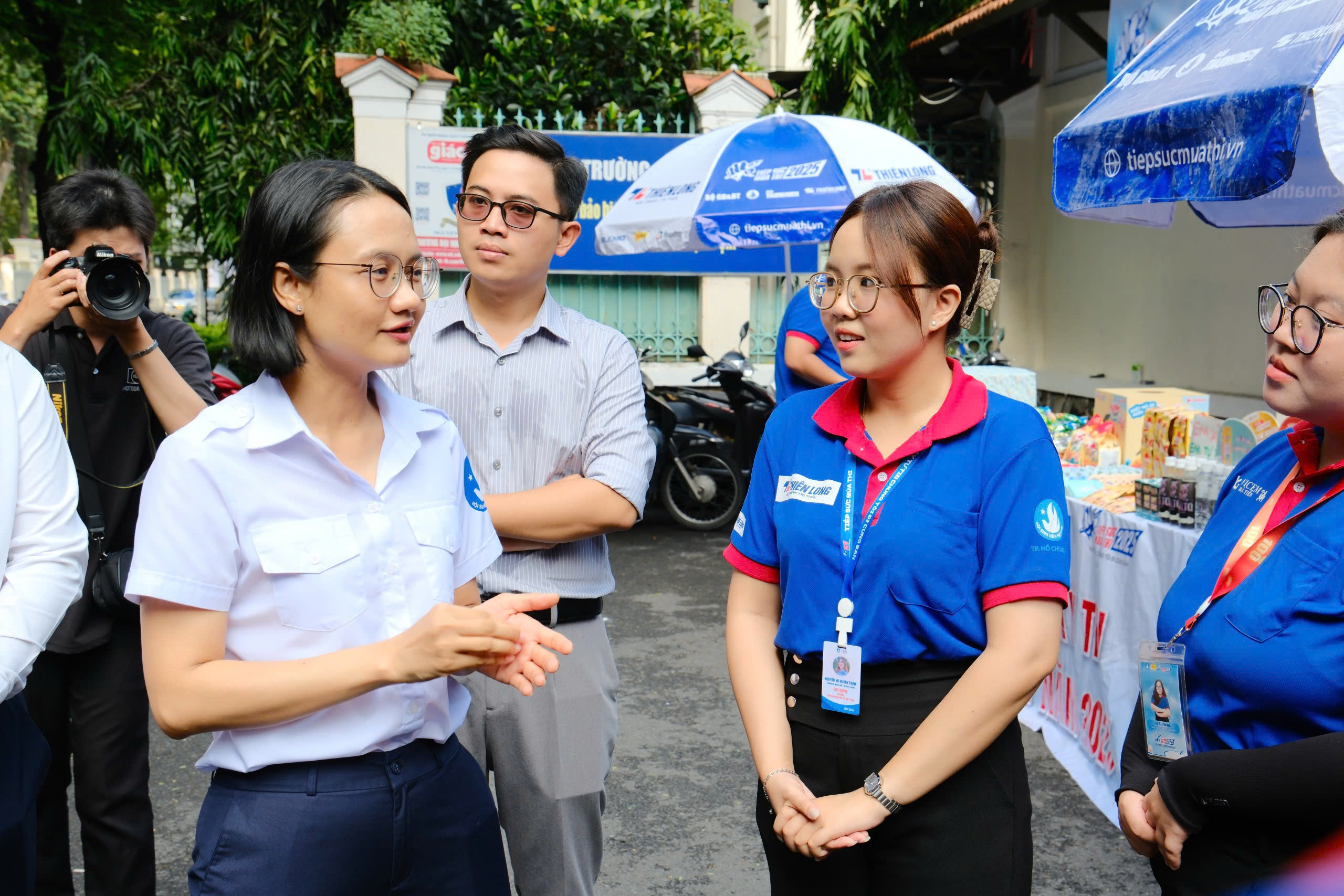 Thi tốt nghiệp THPT 2025: Động vi&ecirc;n chiến sĩ tiếp sức m&ugrave;a thi - Ảnh 2.